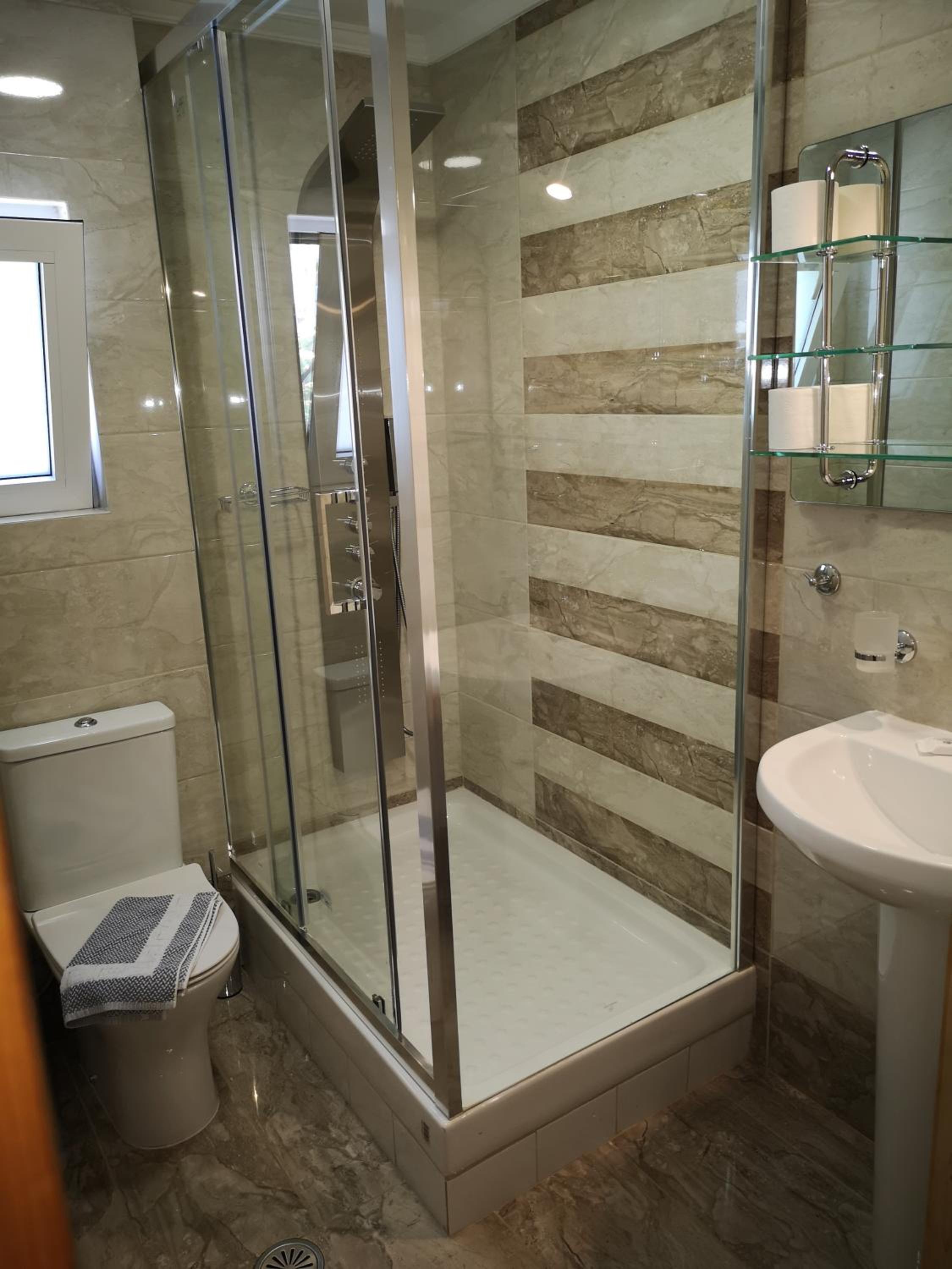 Double or Twin Room with Extra Bed photo 3