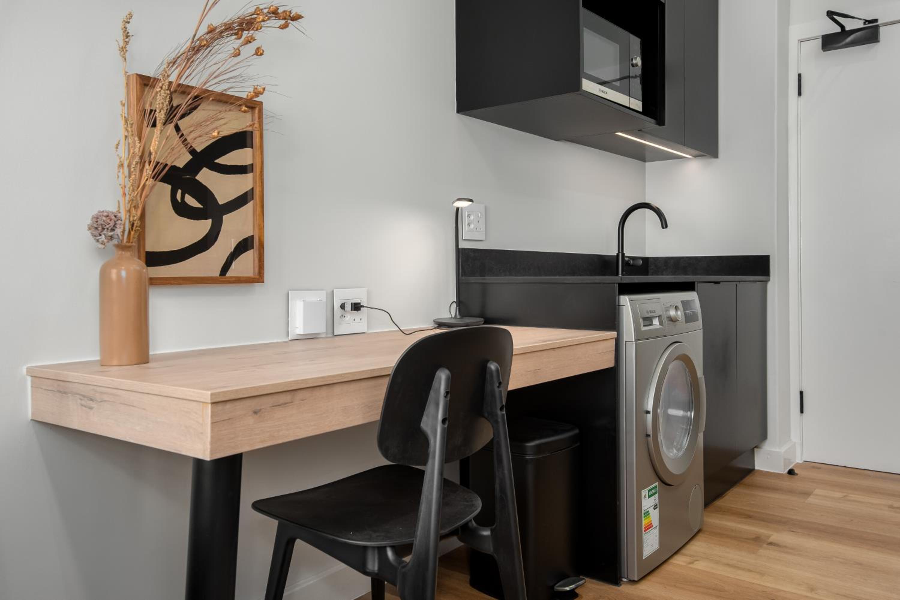 One-Bedroom Apartment - Photo 2
