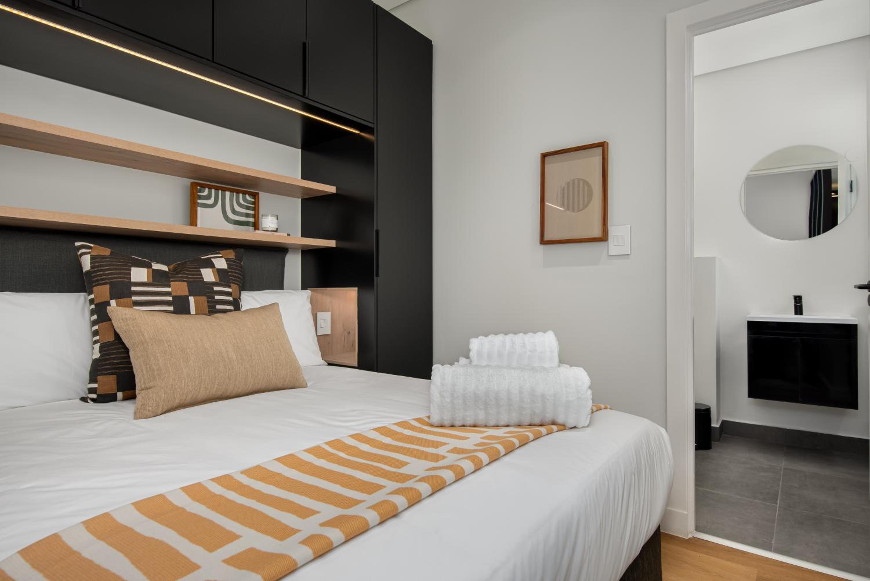 One-Bedroom Apartment - Photo 6