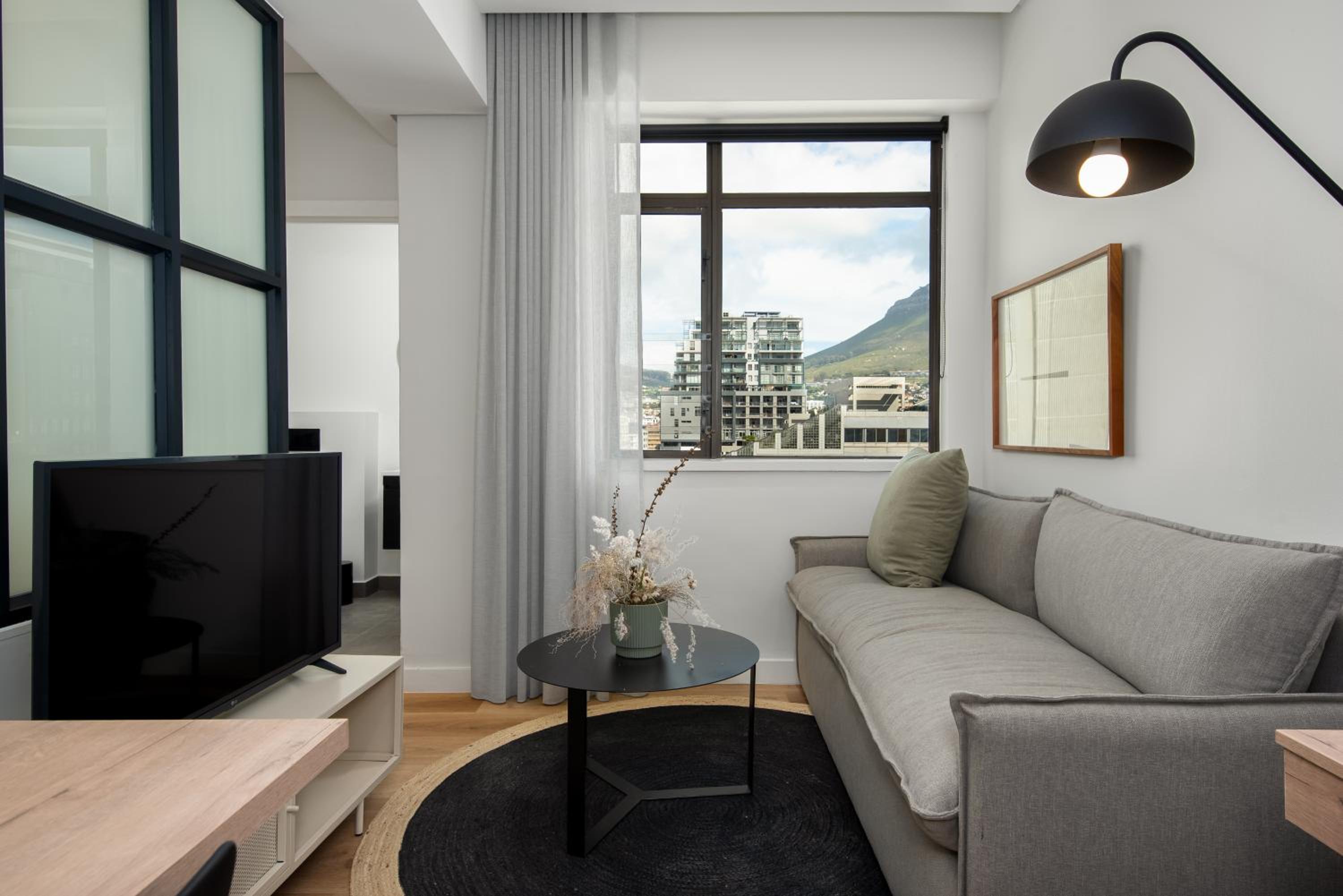 One-Bedroom Apartment - Photo 4