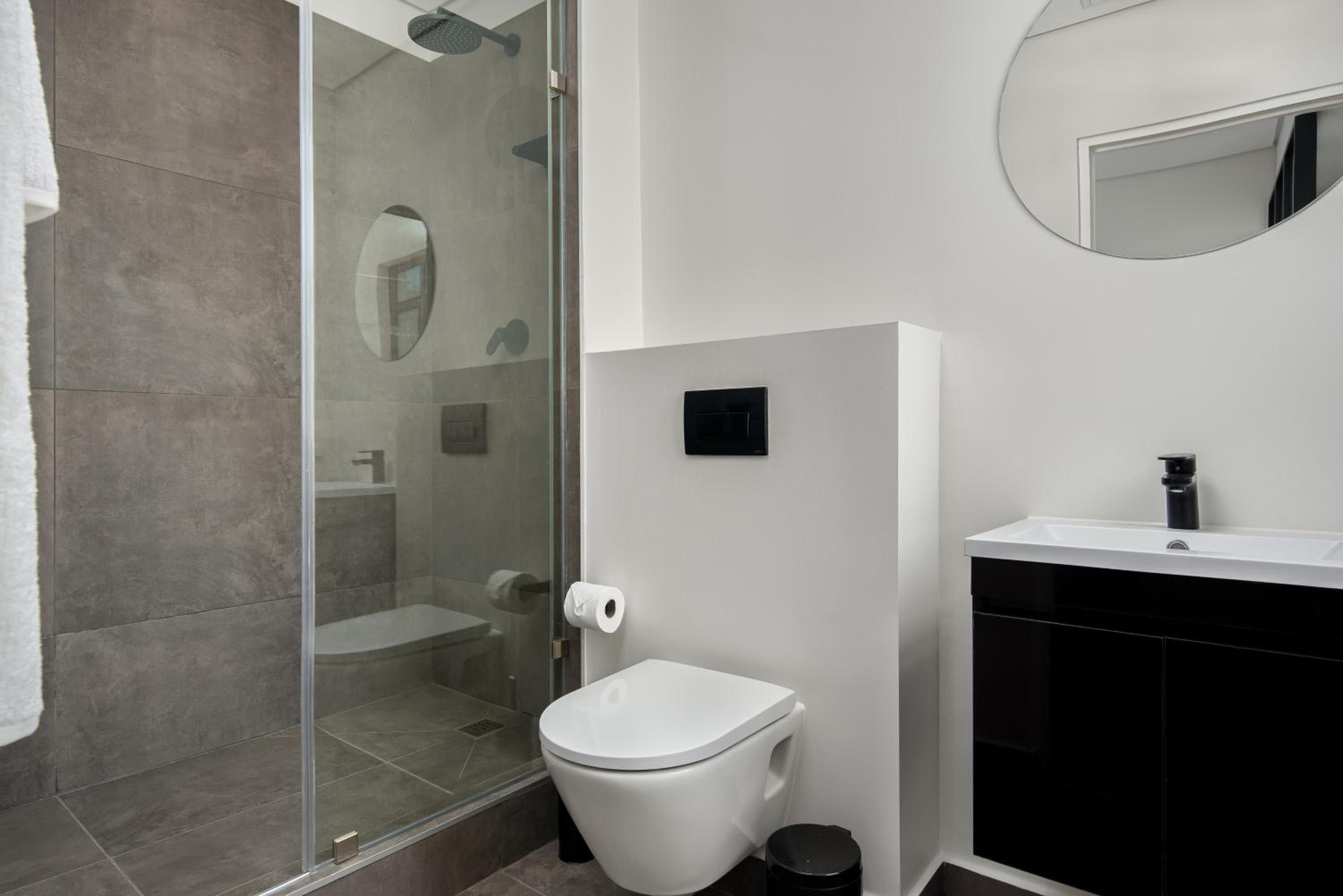One-Bedroom Apartment - Photo 12