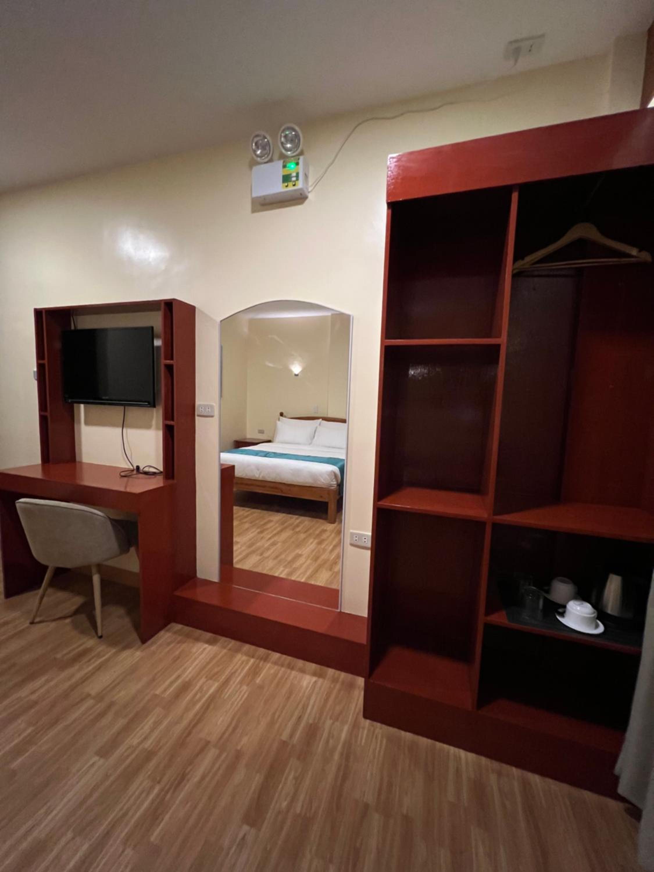 Deluxe Queen Room