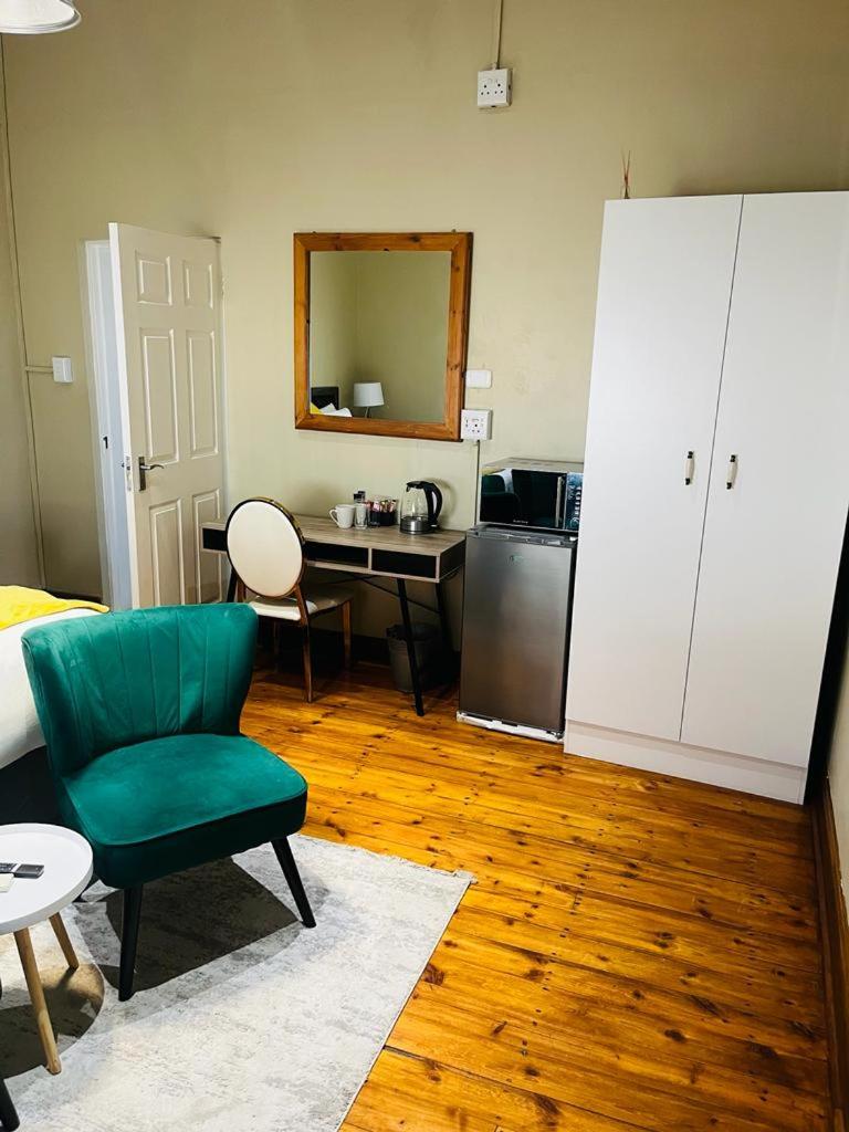 Deluxe Double Room with Shower - Photo 3