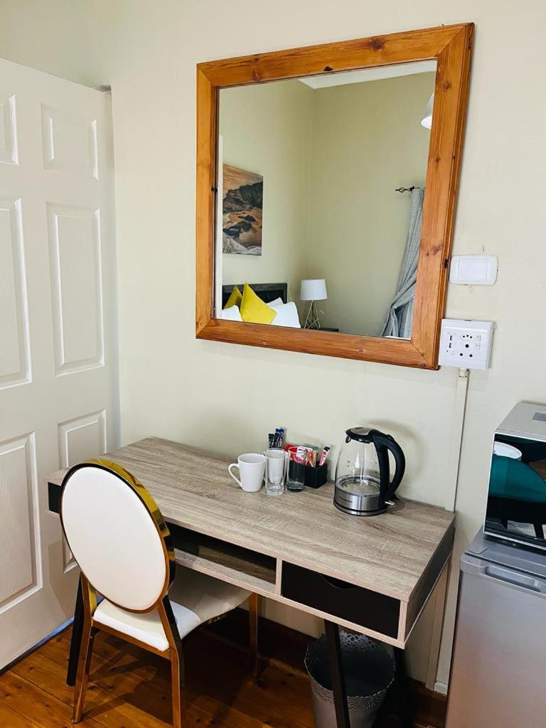 Deluxe Double Room with Shower - Photo 4