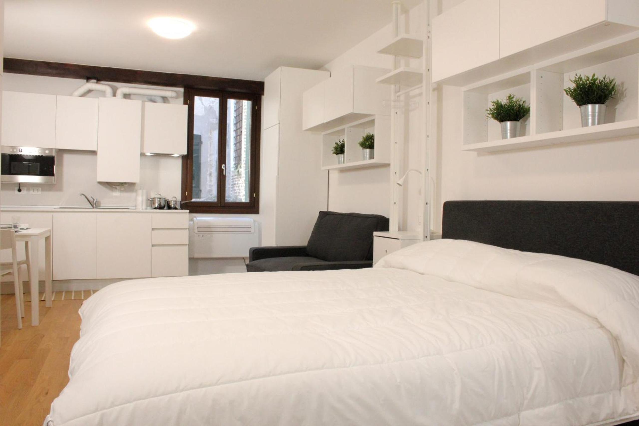 One-Bedroom Apartment photo 1