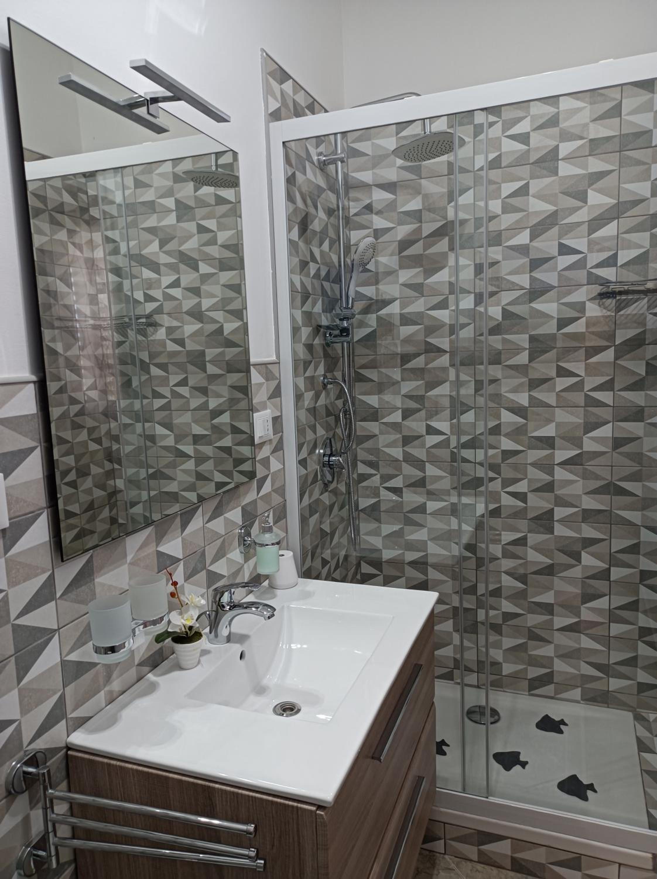 Deluxe Quadruple Room - Photo 9