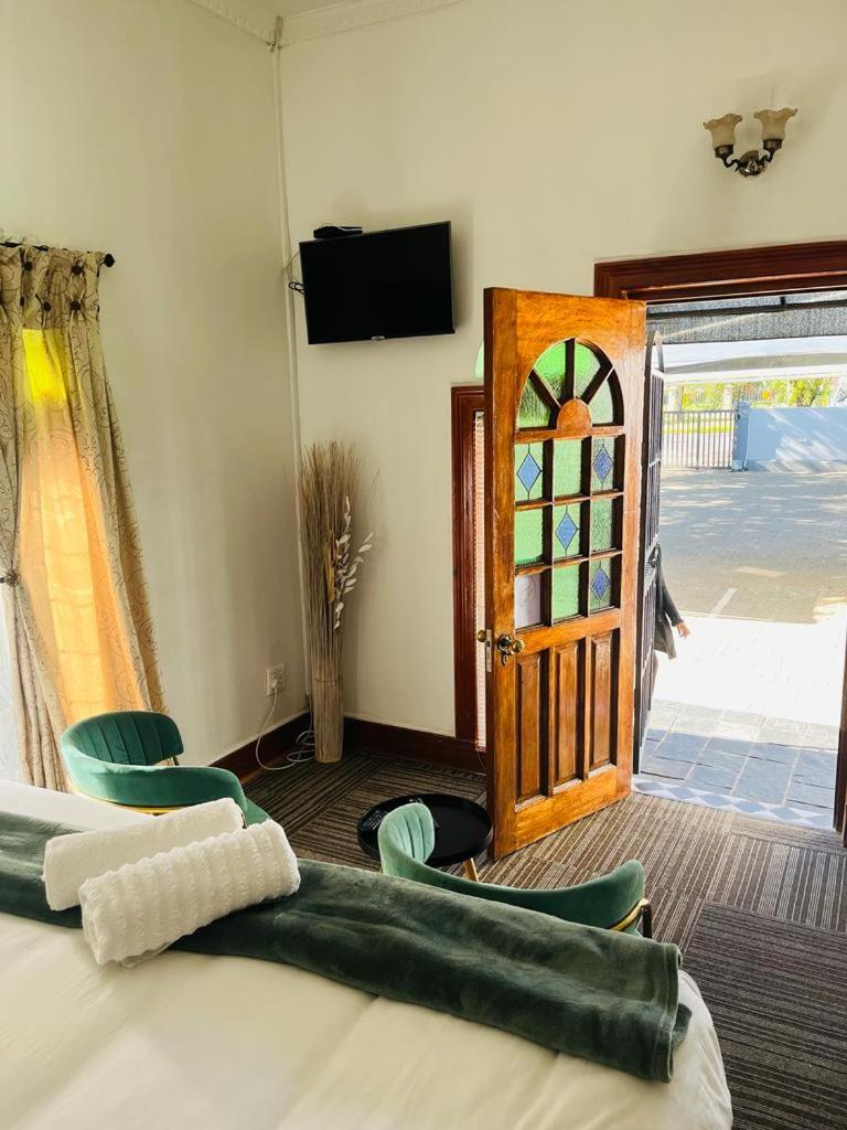 Deluxe King Room - Photo 3