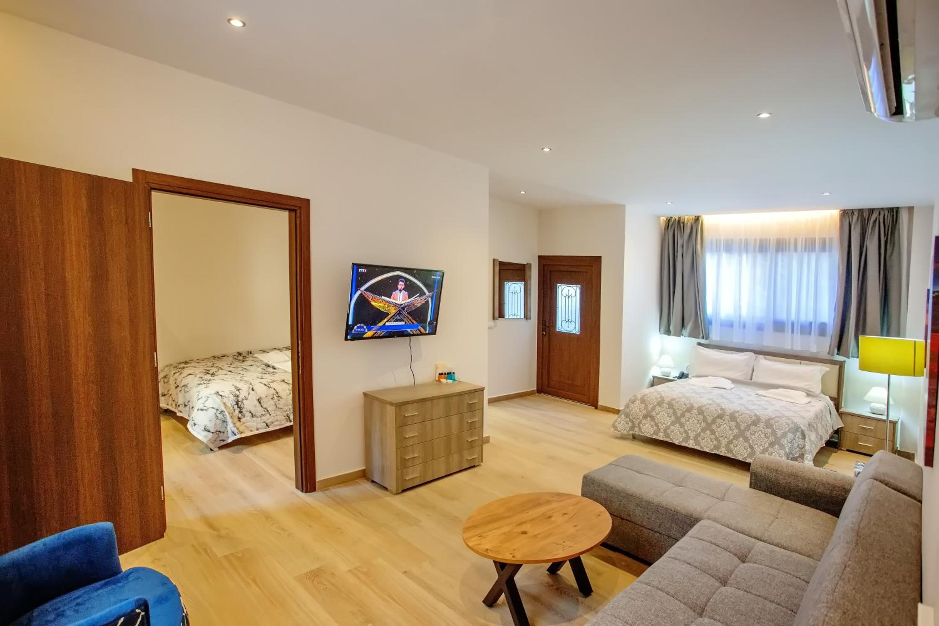 Quadruple Room - Disability Access photo 1