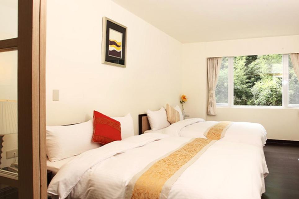 Quadruple Room with Mountain View photo 2