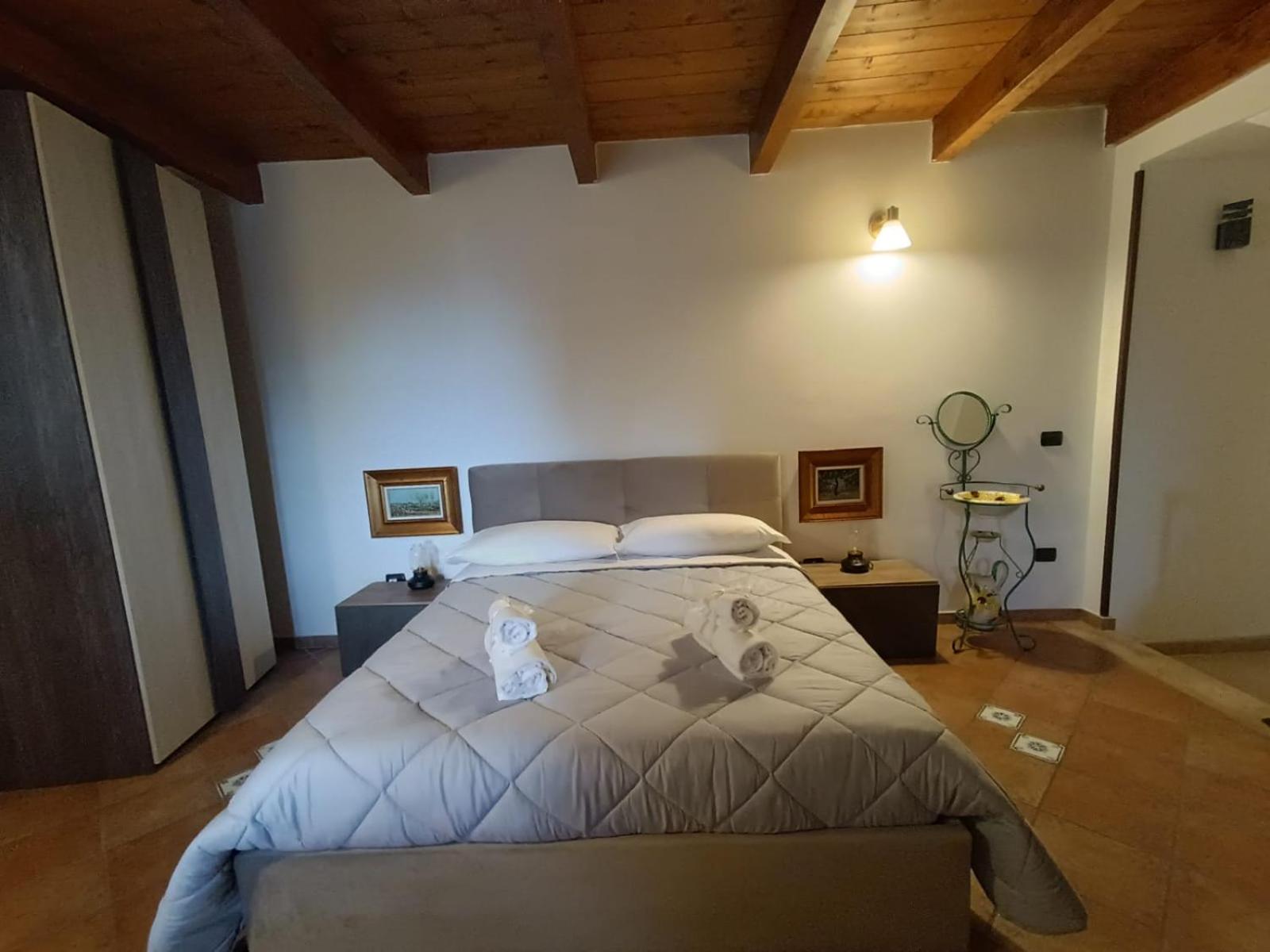 Deluxe King Suite photo 2