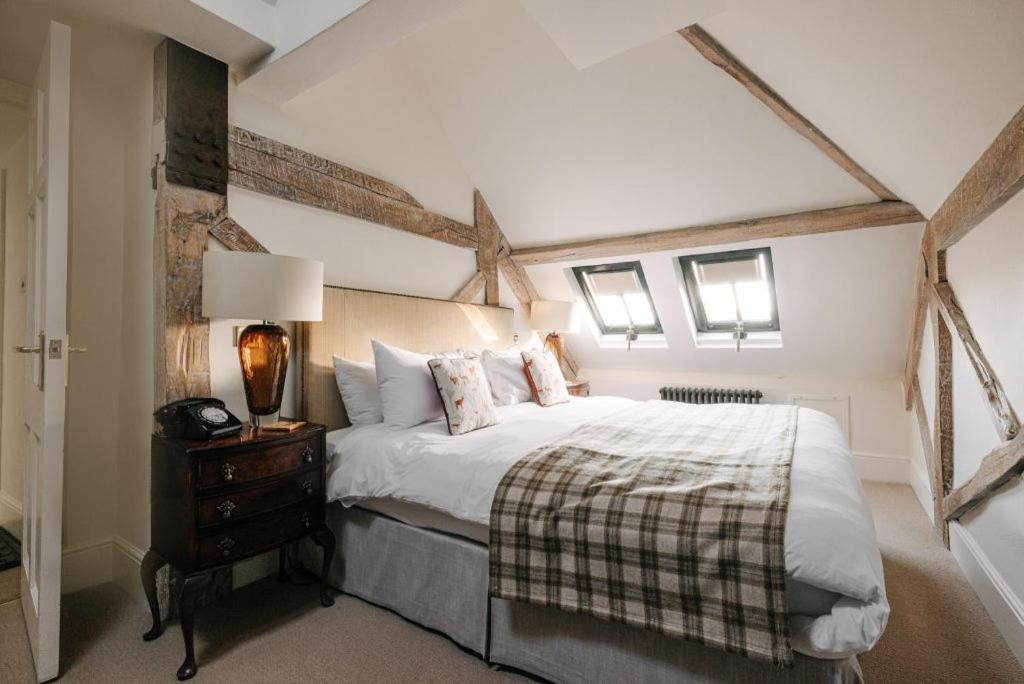 Room 10 – Joe’s Stop Deluxe Double Room