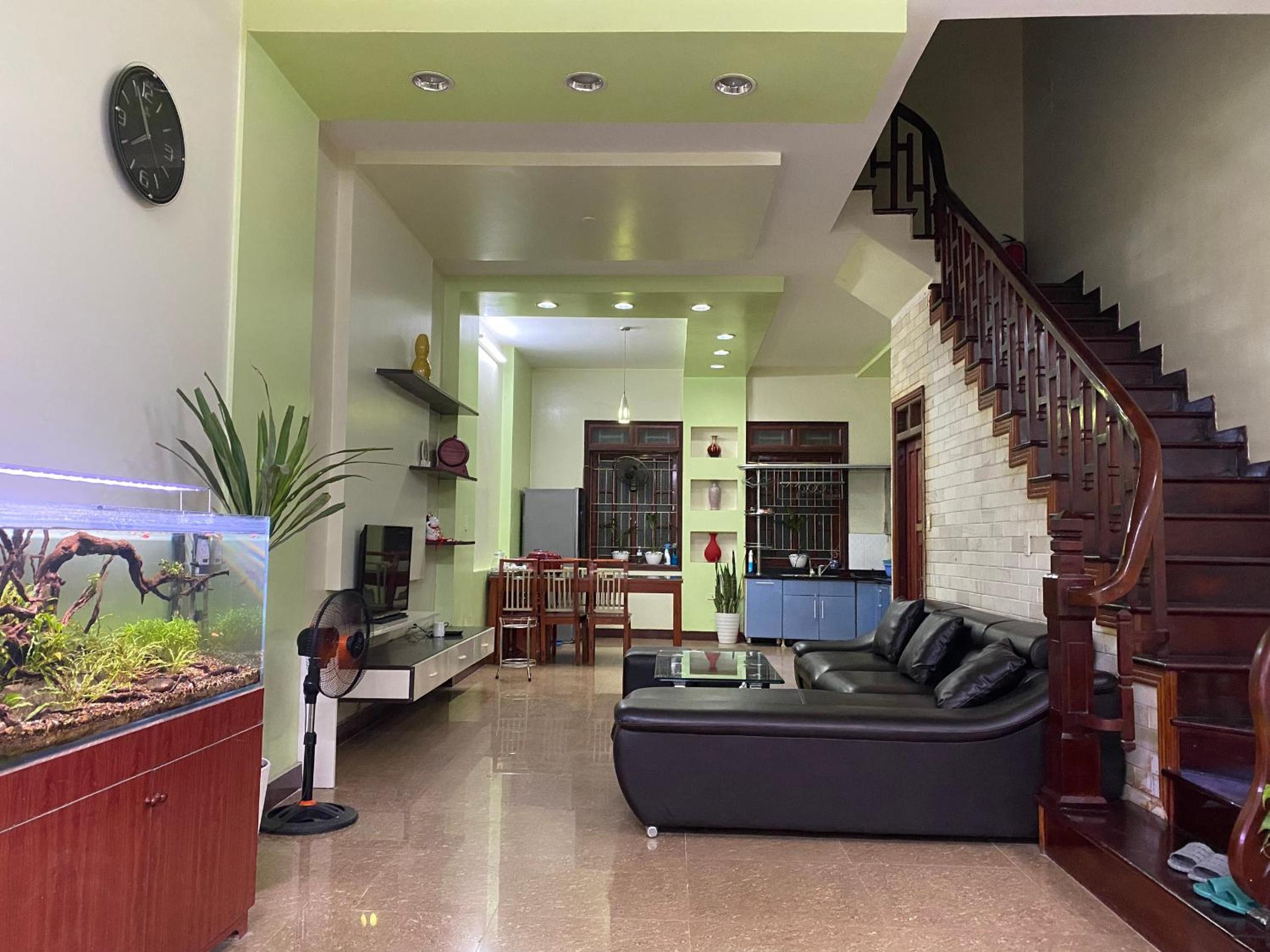 Four-Bedroom Apartment with Balcony 