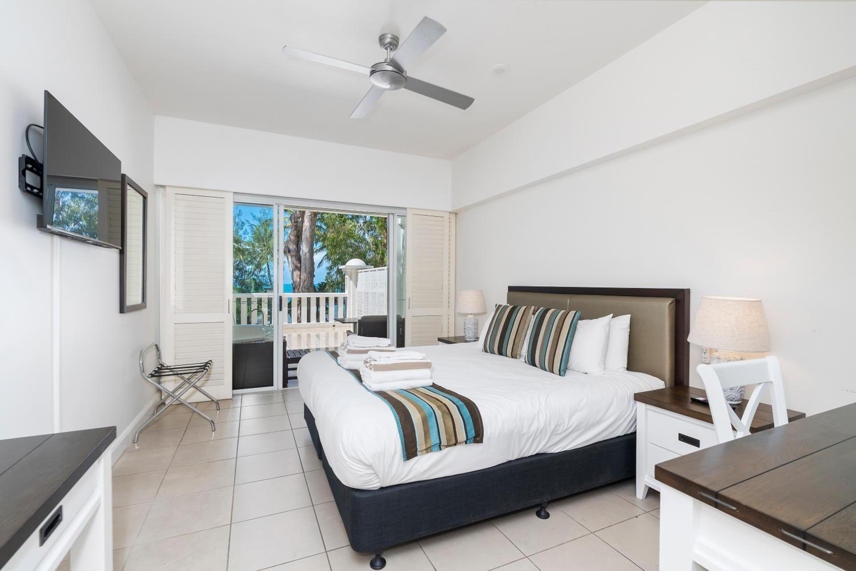 Beachfront Suite #1423