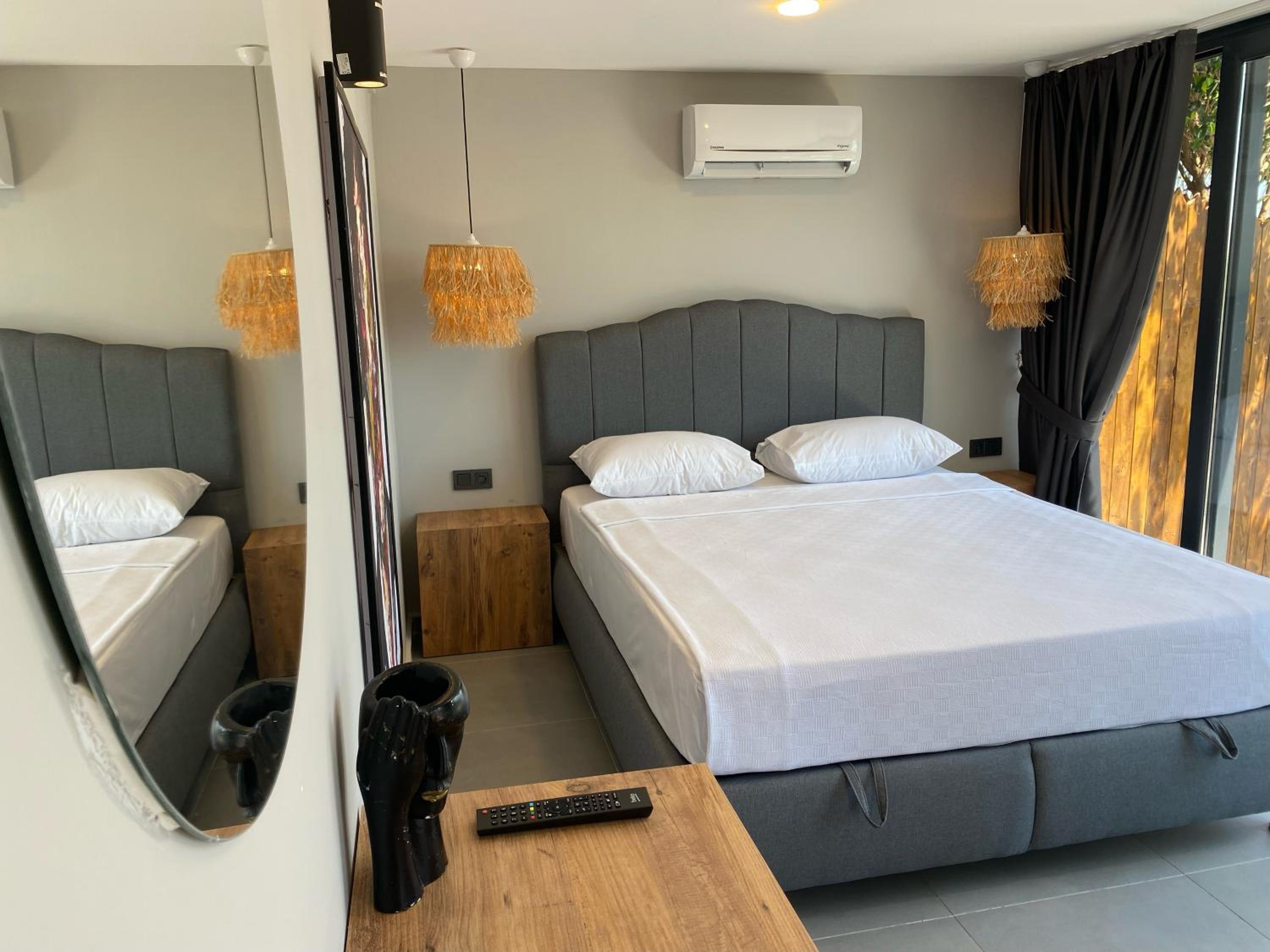 Deluxe Double Room with Balcony and Sea View