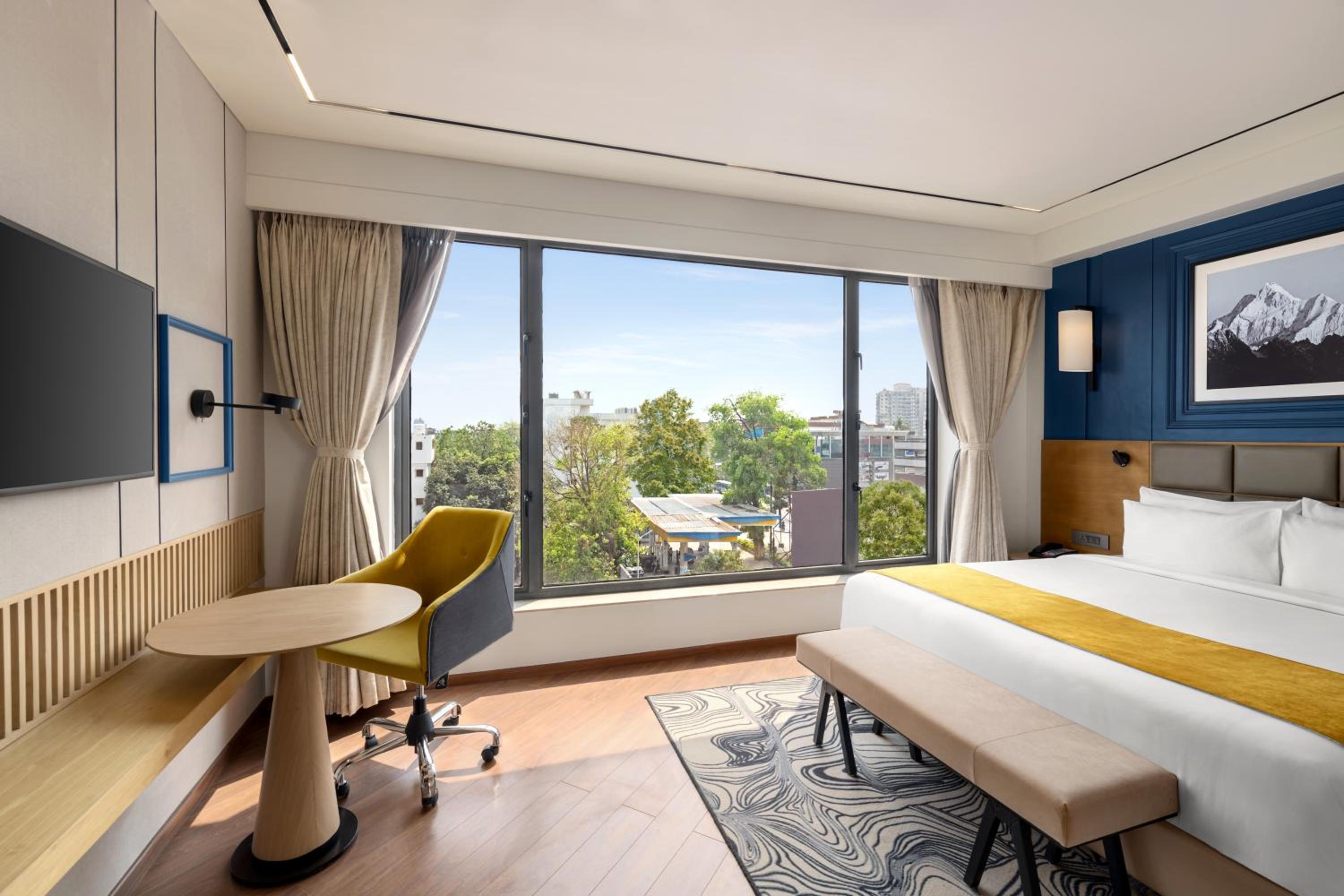 Junior King Suite - Non-Smoking - Photo 3