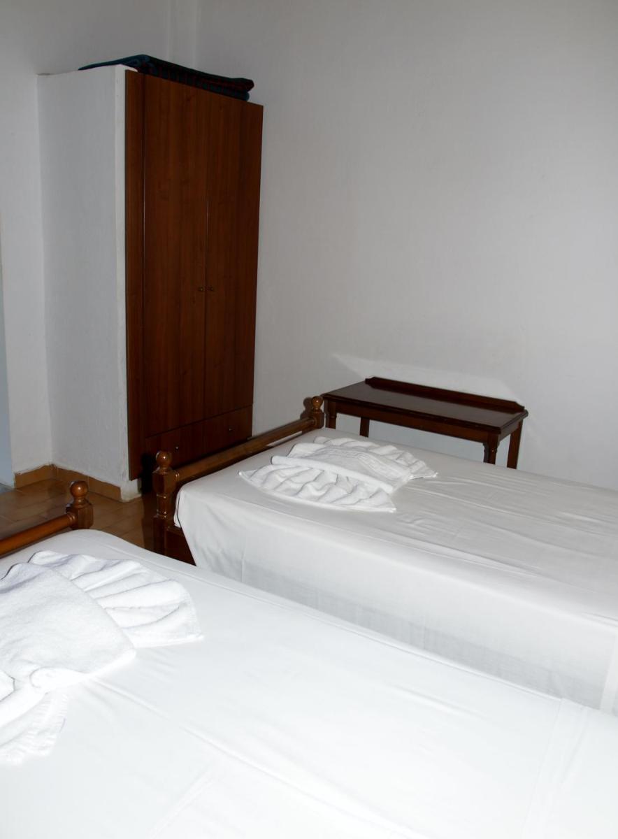 Economy Twin Room photo 2