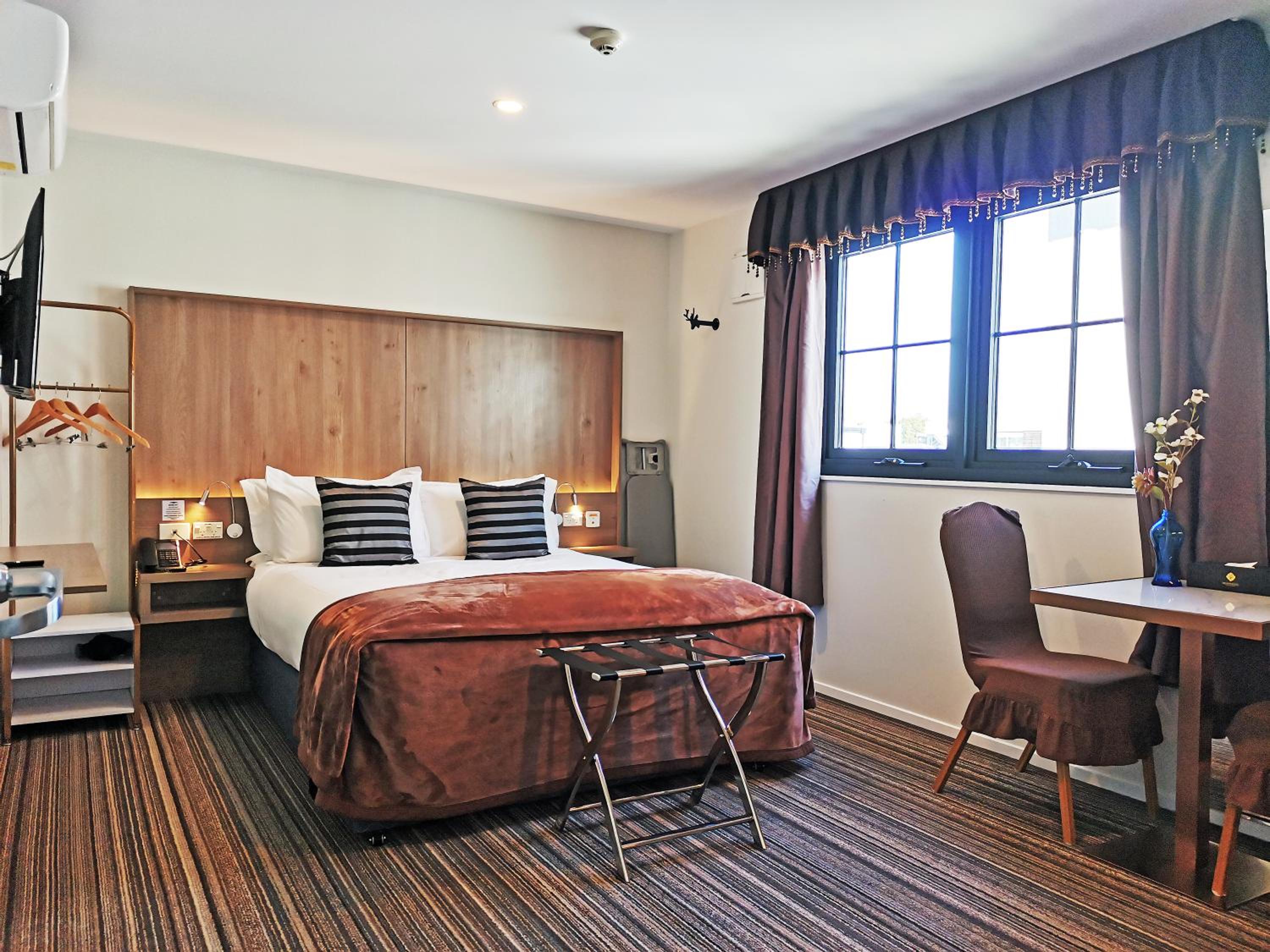 Queen Room - Disability Access photo 2