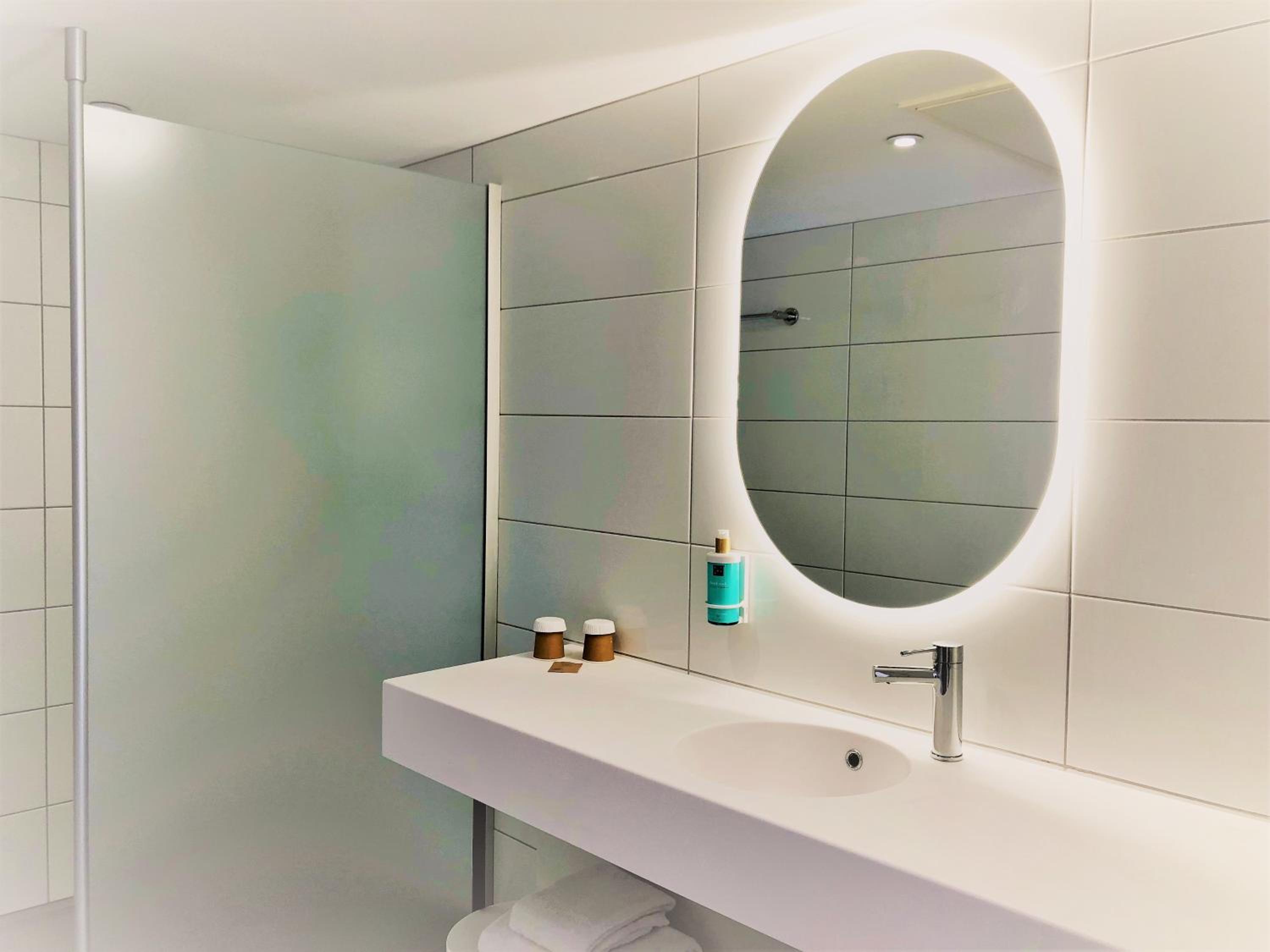 Standard Suite - Photo 17