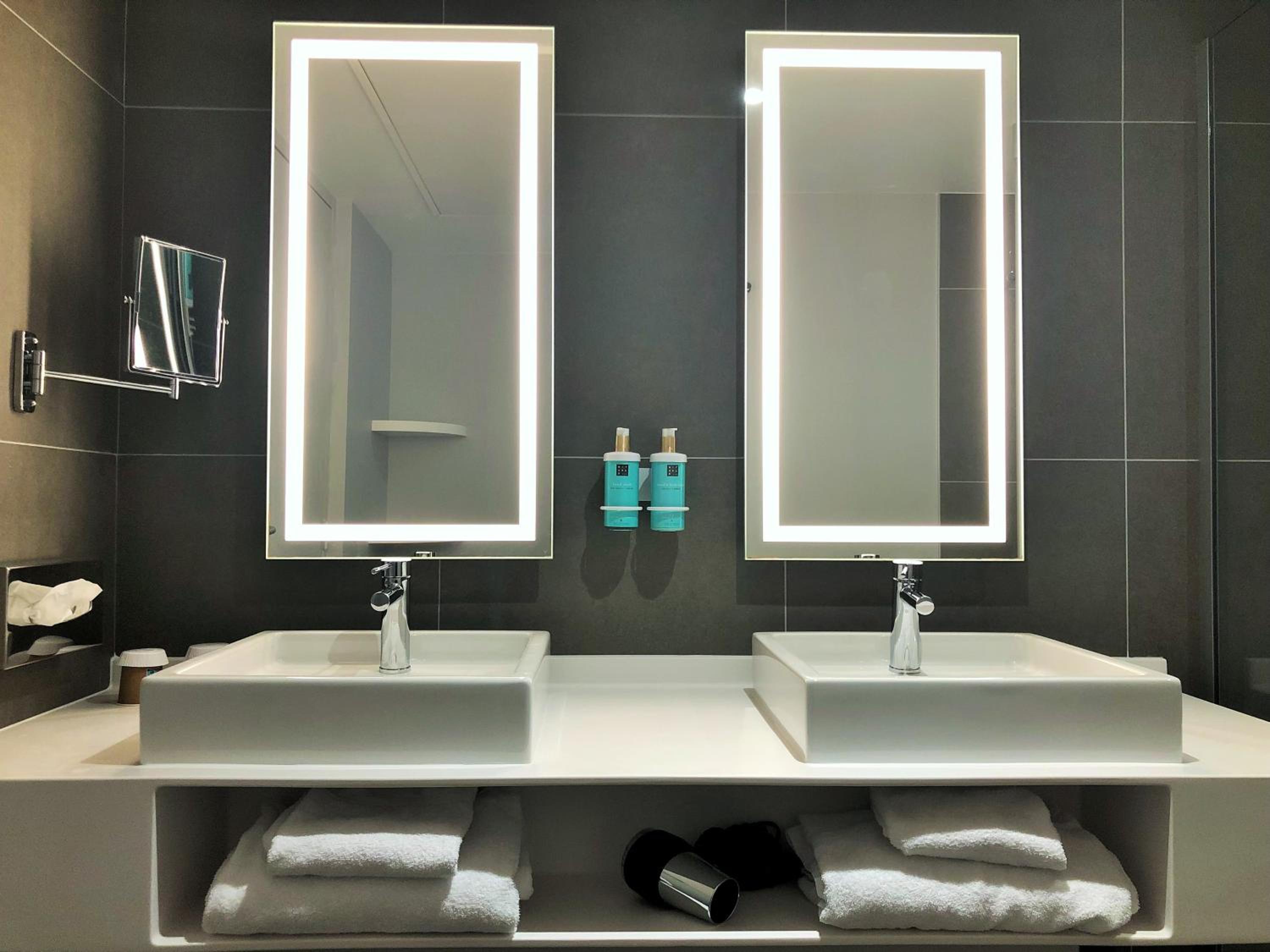 Superior Suite - Photo 34