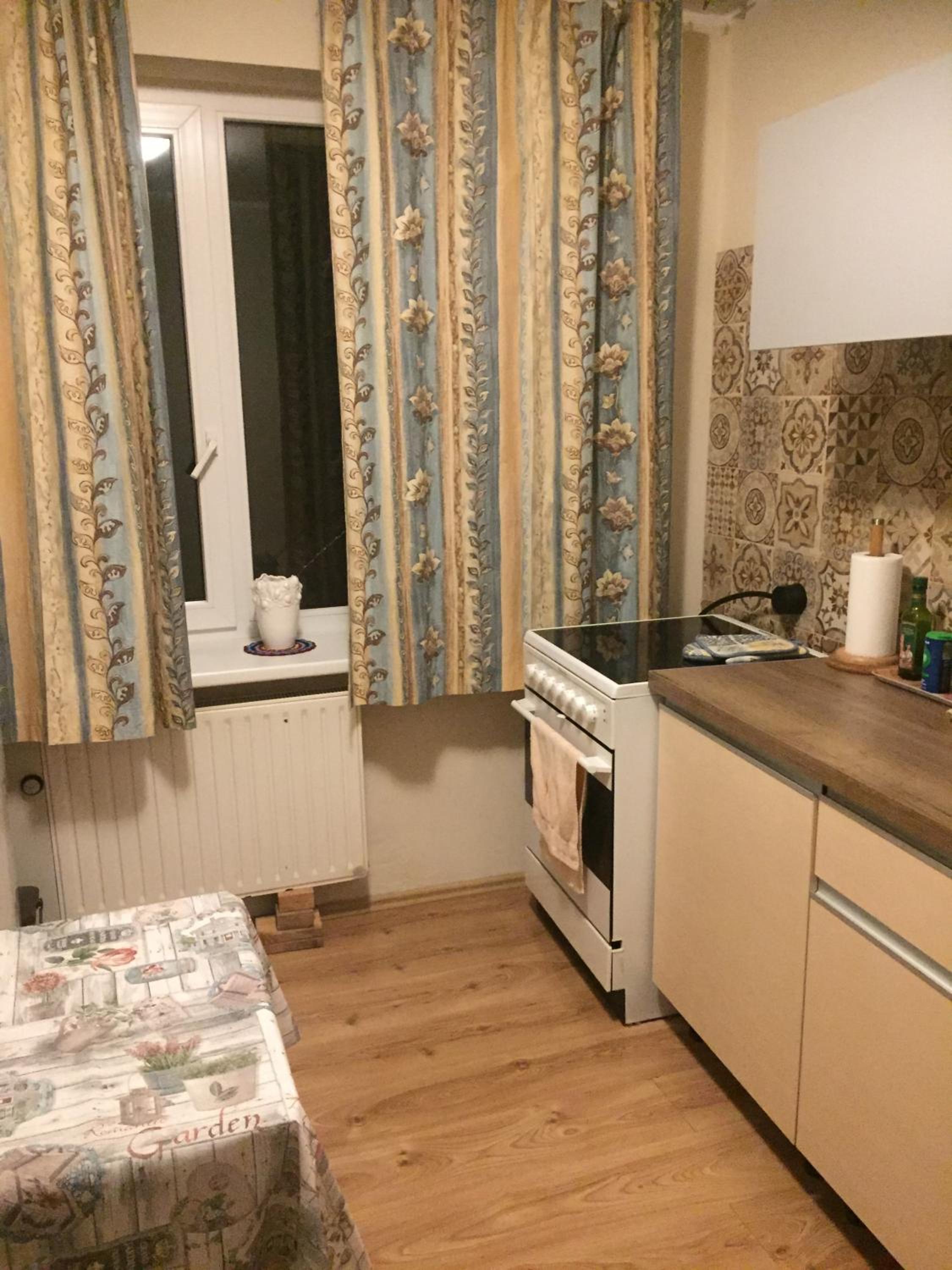 One-Bedroom Apartment - Photo 2
