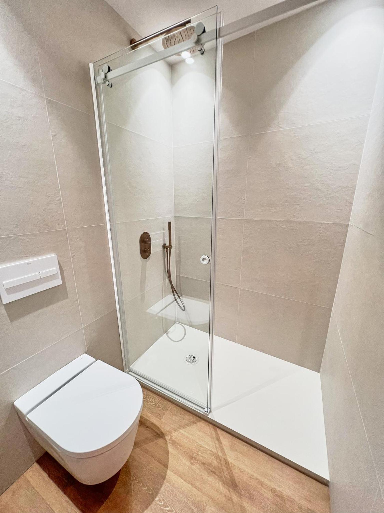 Large Double Room - Photo 3