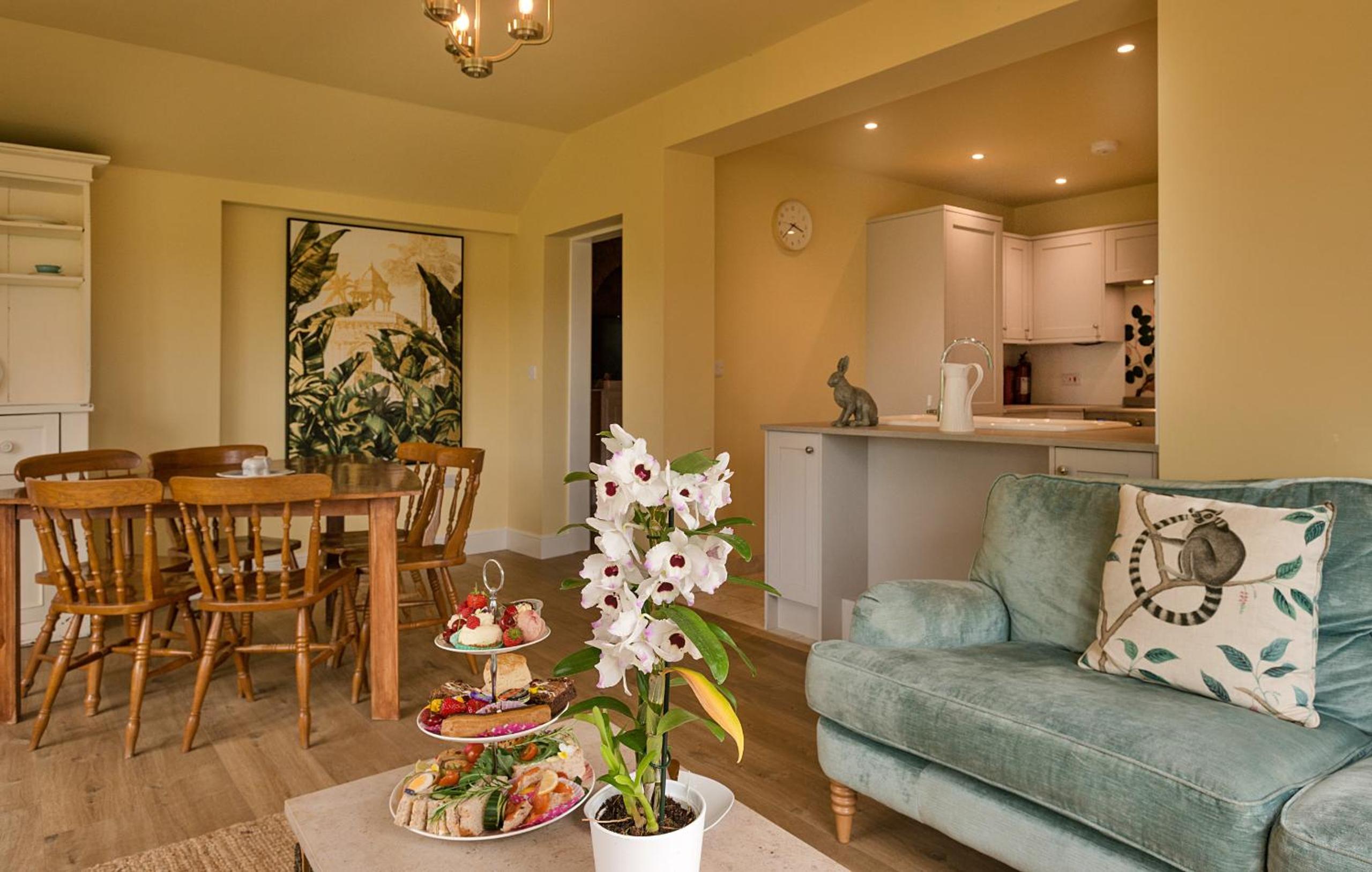 Seven-Bedroom House photo 3