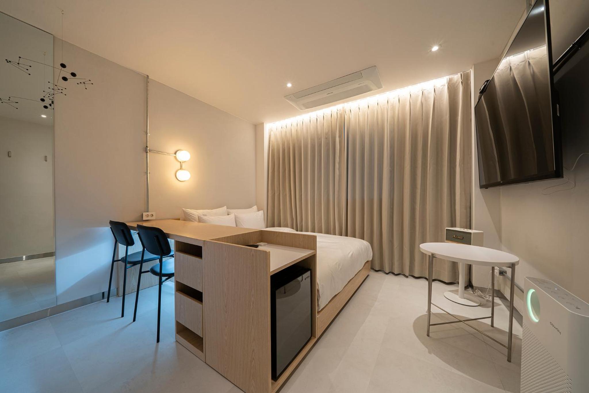 Standard Double Room with Speaker - Photo 1