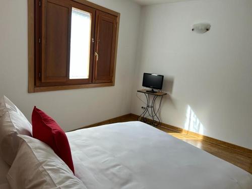 Deluxe Double Room (2 Adults + 1 Child)
