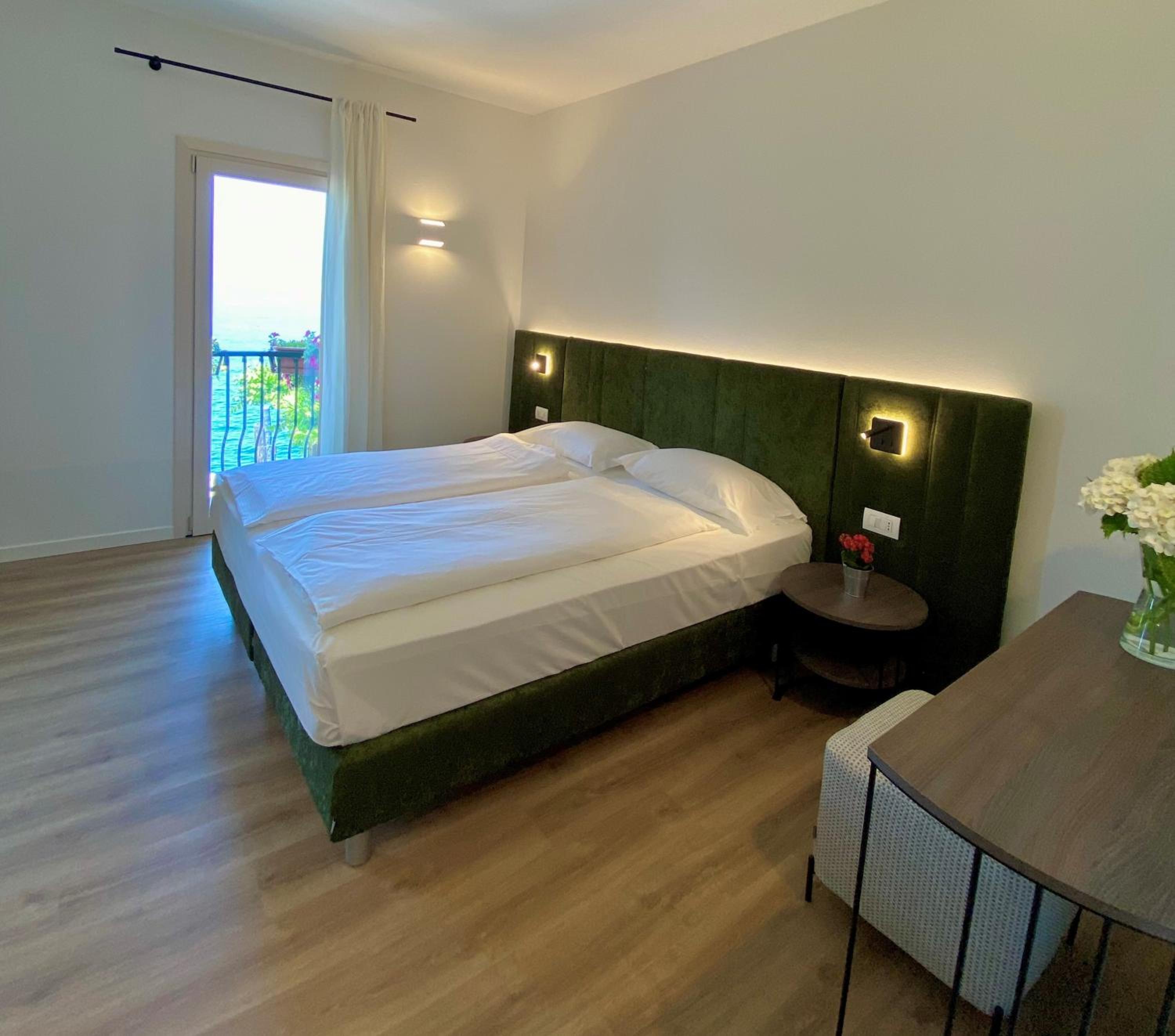 Deluxe Double Room photo 3