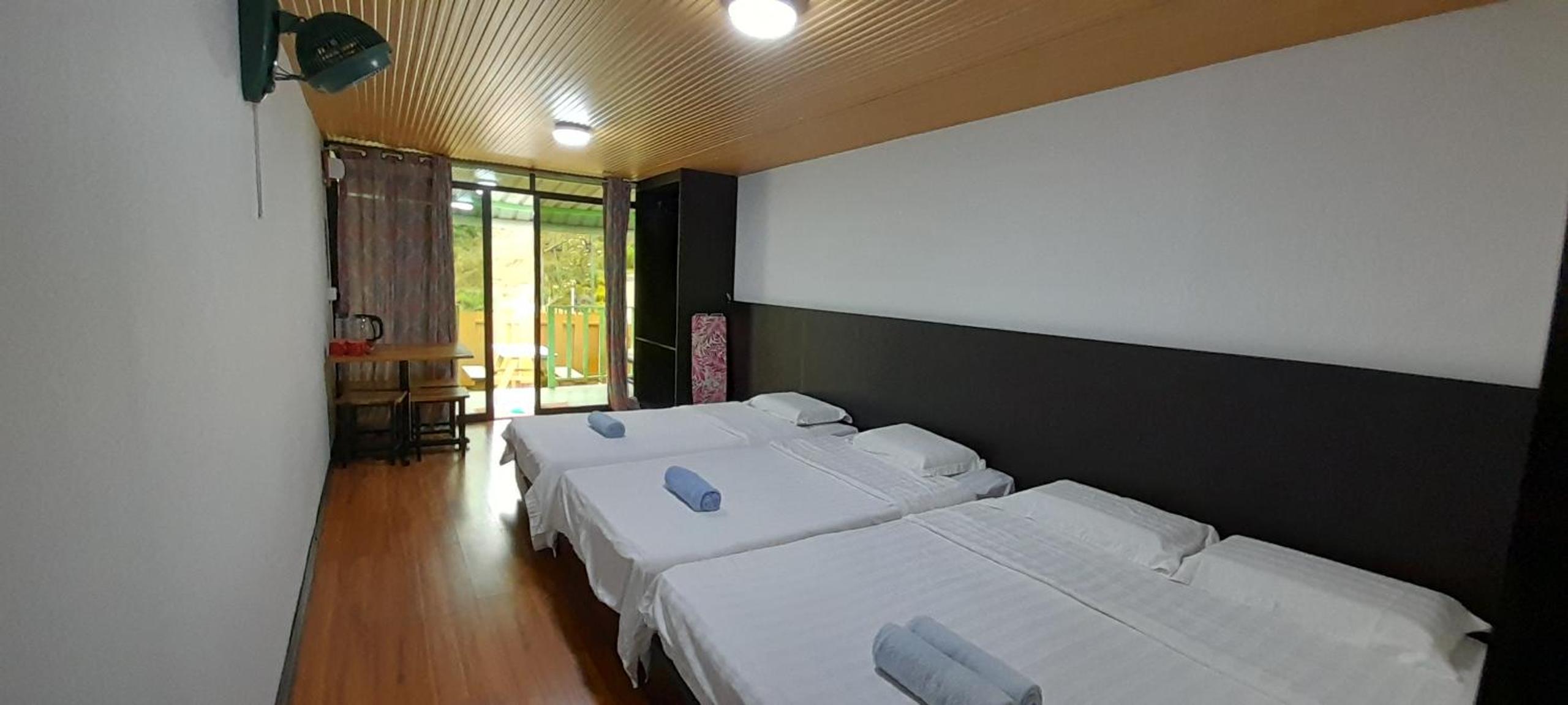 Quadruple Room with Mountain View - Photo 24