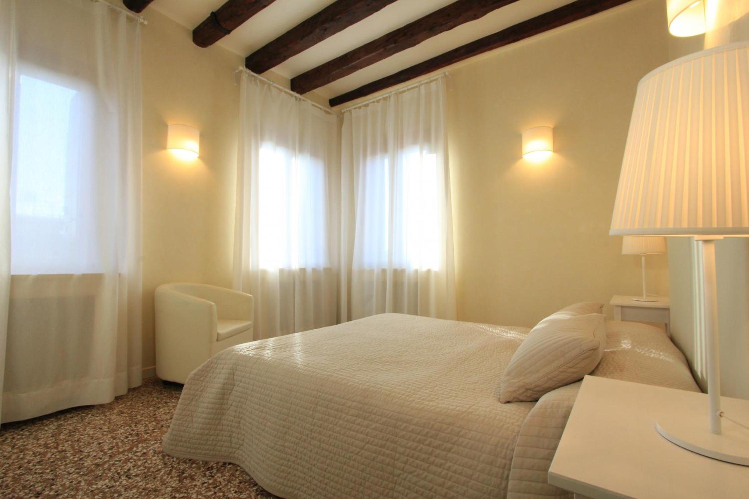 Two-Bedroom Apartment - Venice View photo 1
