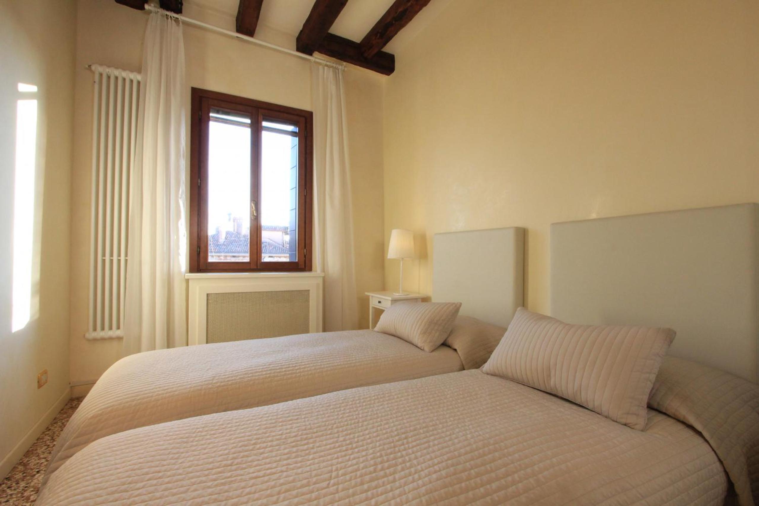 Two-Bedroom Apartment - Venice View photo 3