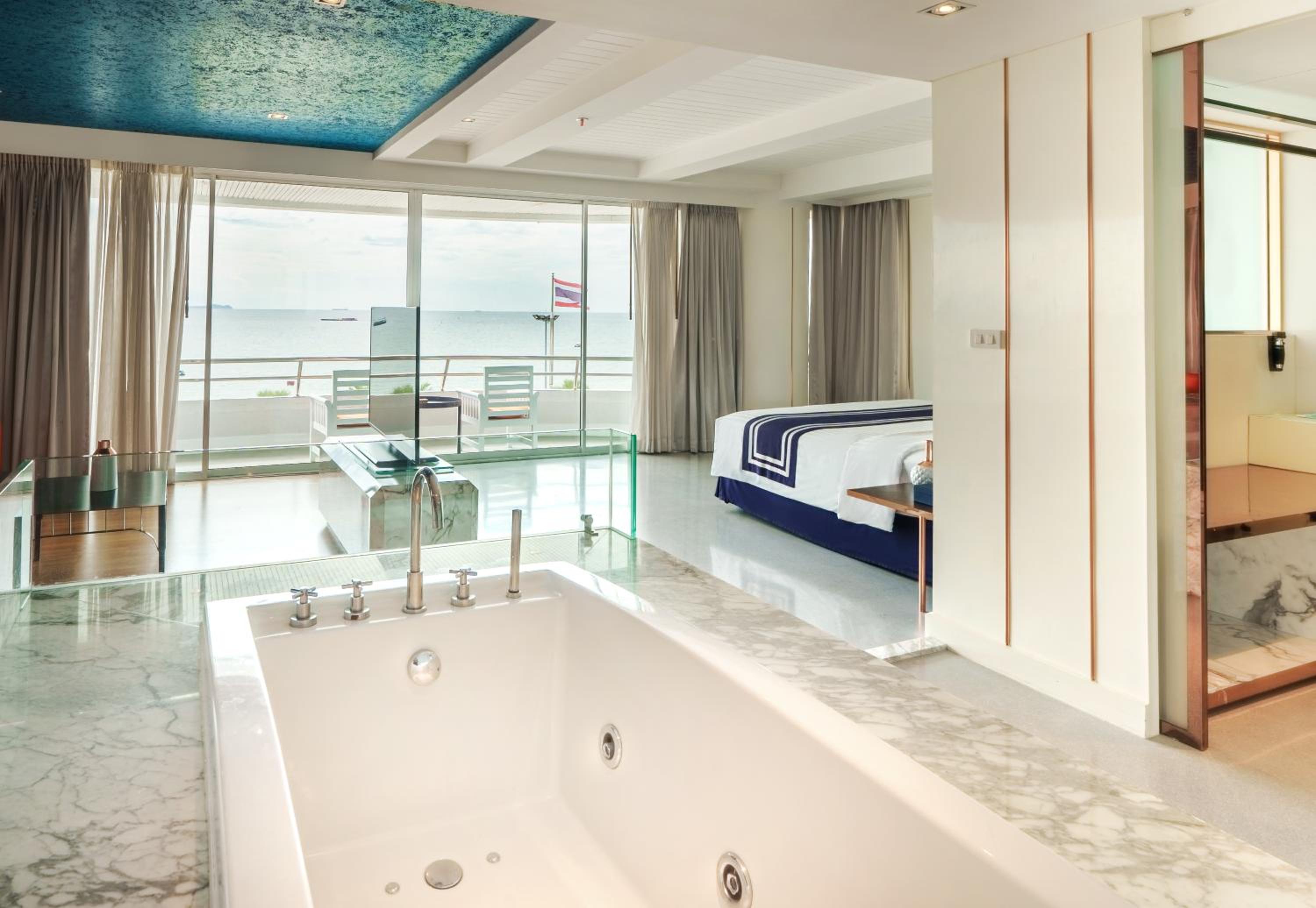Ocean Front Suite photo 2