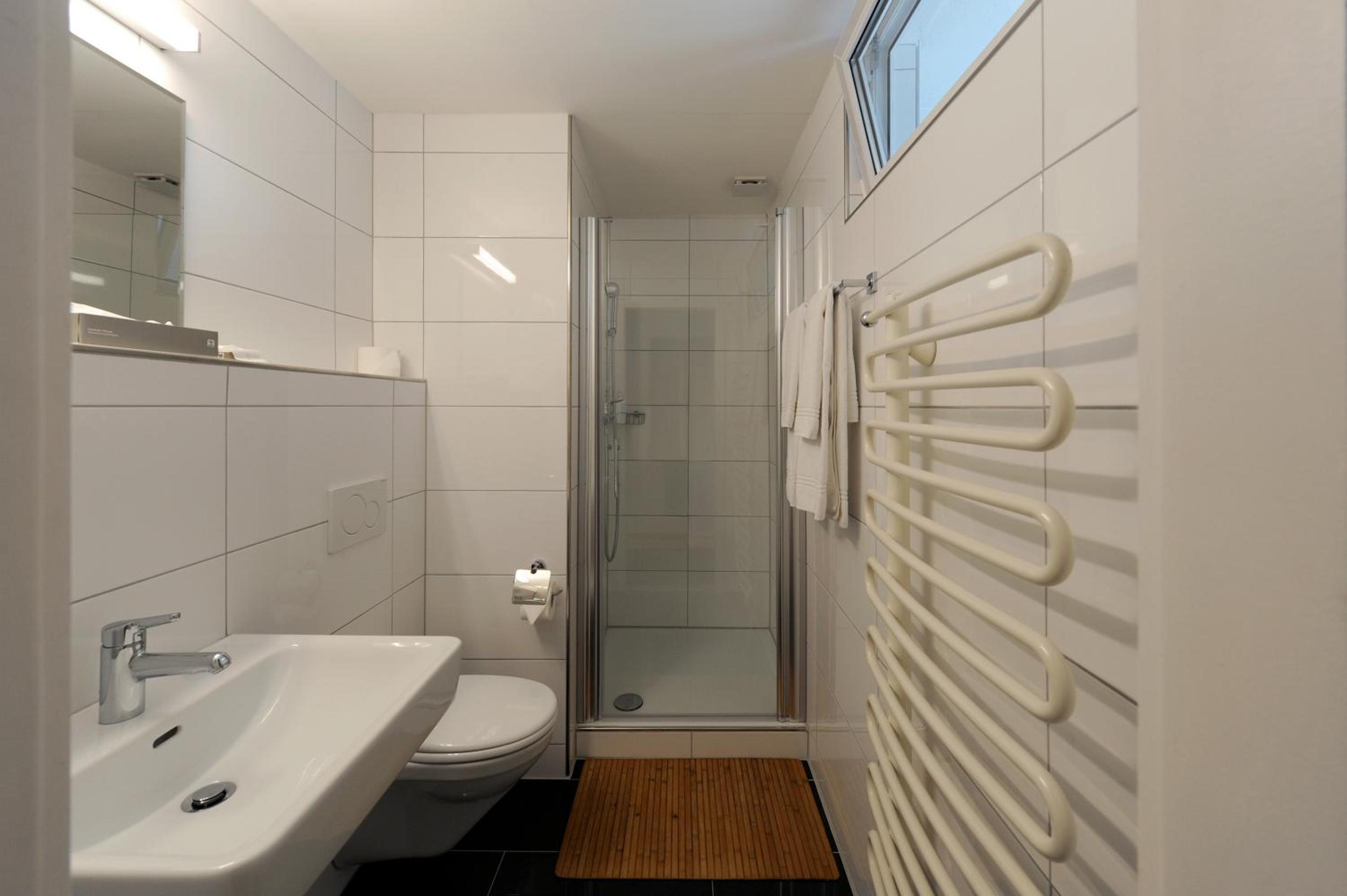Economy Twin Room with Private External Bathroom photo 3