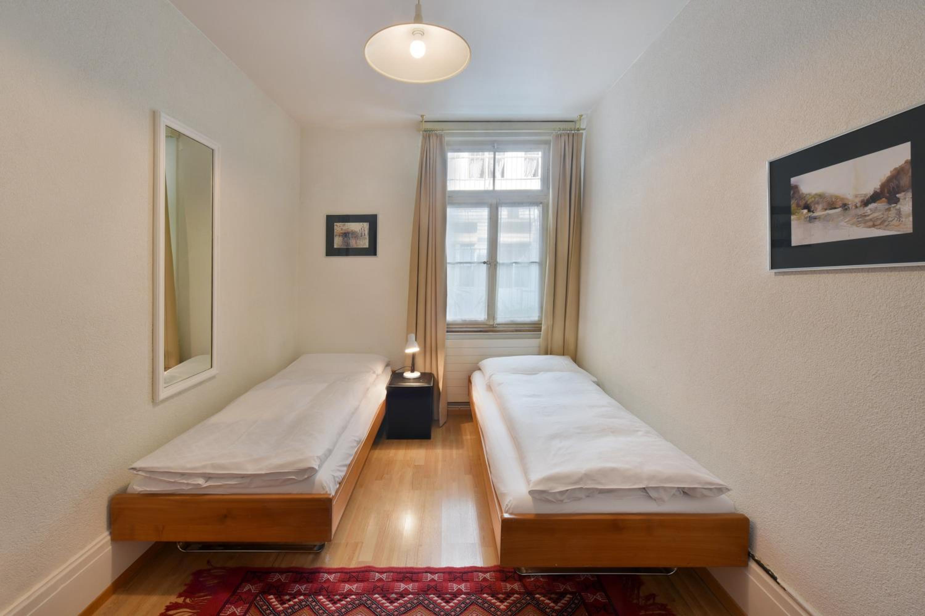 Economy Twin Room with Private External Bathroom photo 2