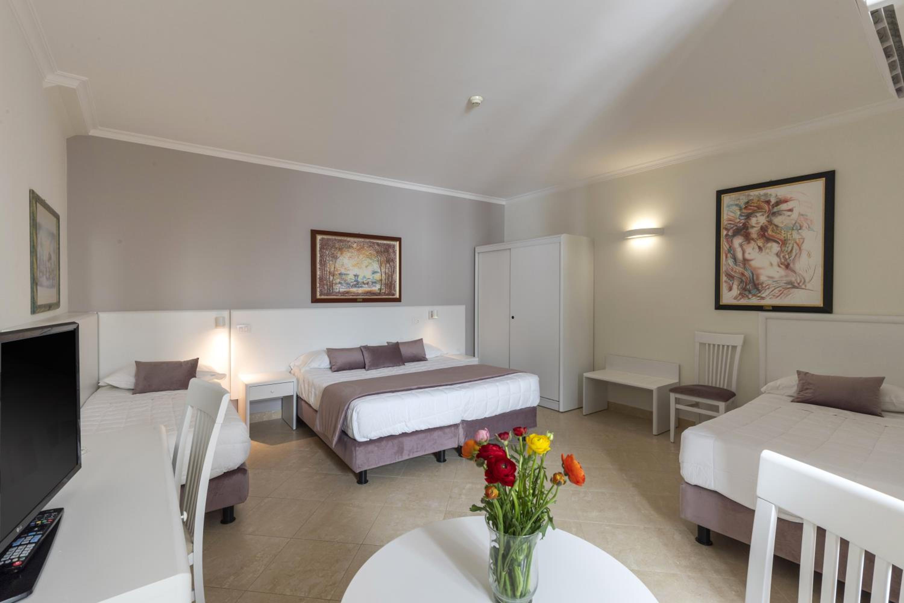 Quadruple Room - Photo 1