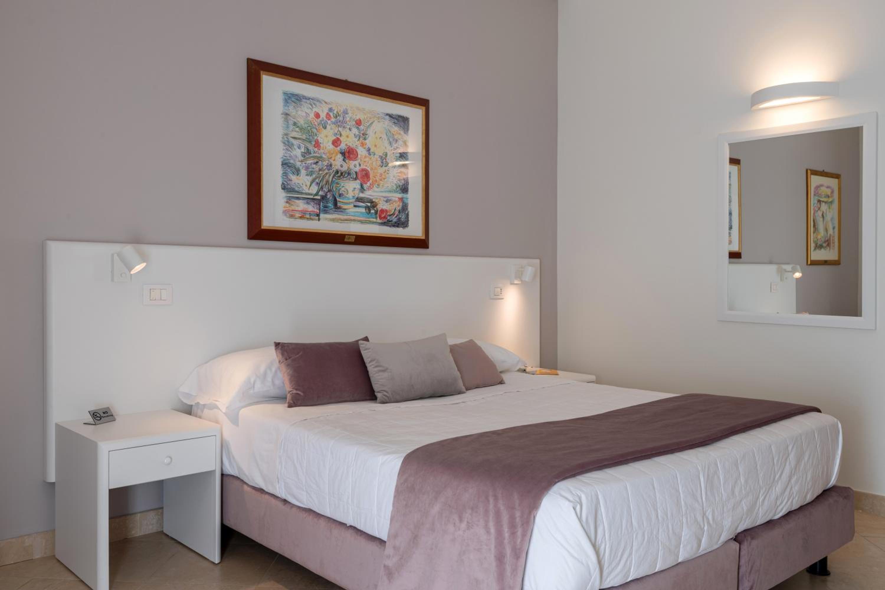 Double or Twin Room - Photo 4