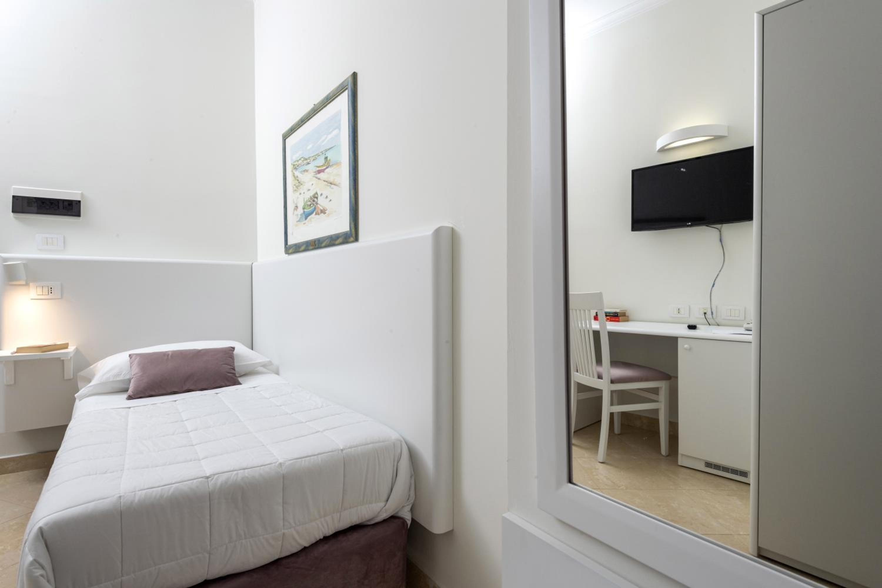 Single Room photo 2