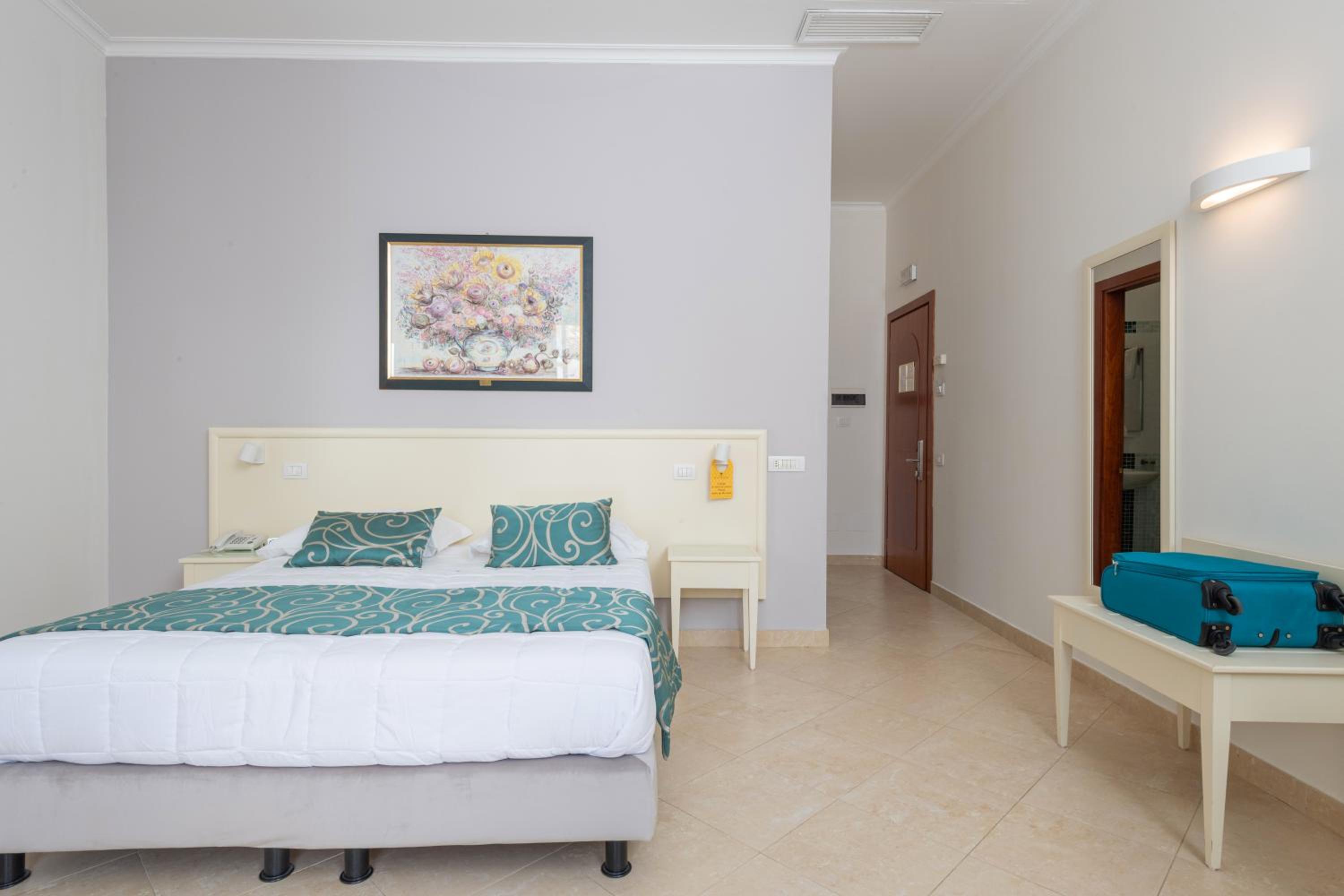 Double or Twin Room - Photo 5
