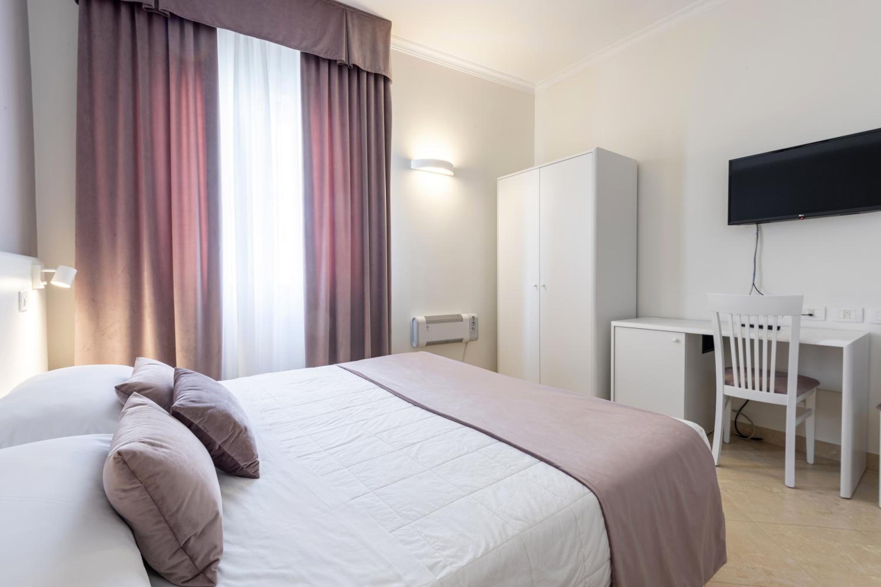 Double or Twin Room - Photo 2