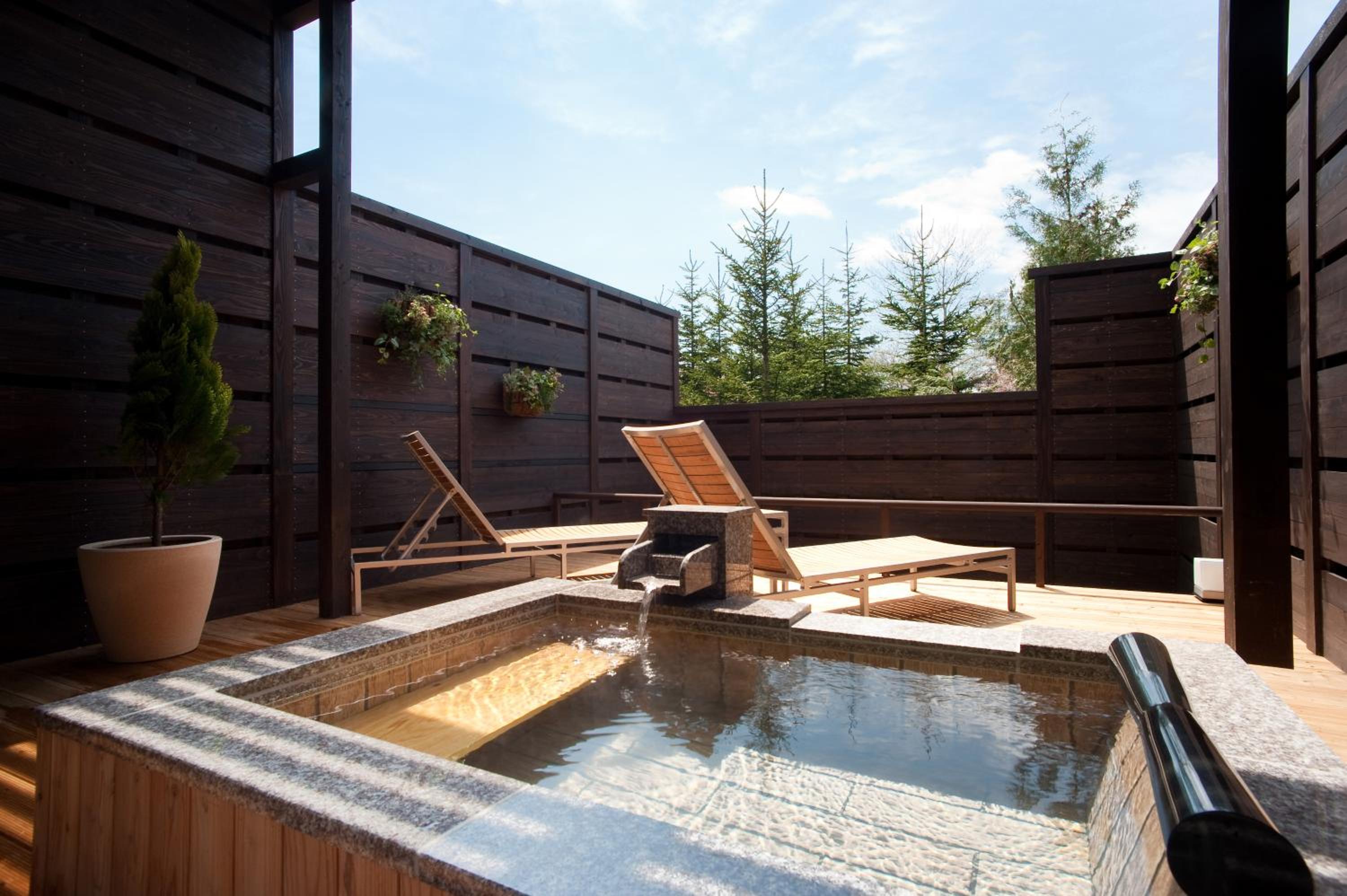 Room with Tatami Area and Onsen Open-Air Bath - Buffet Breakfast + Kaiseki Dinner Included - Photo 11