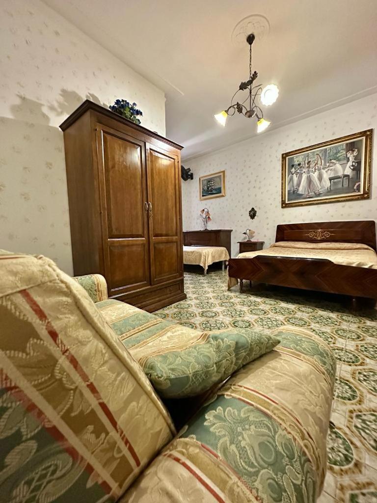 Family Room with Private Bathroom - Photo 2