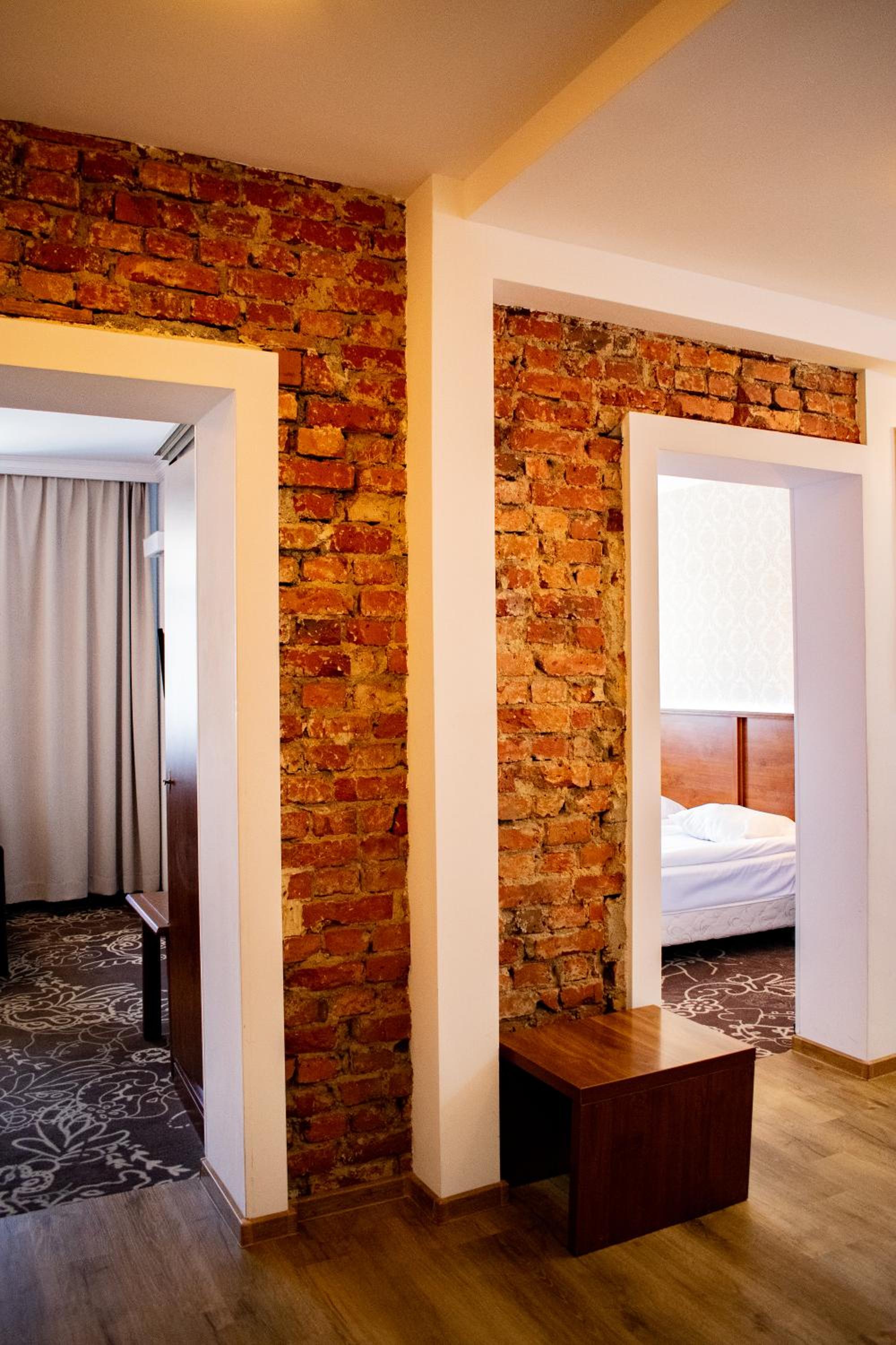 Standard Family Room - Photo 9
