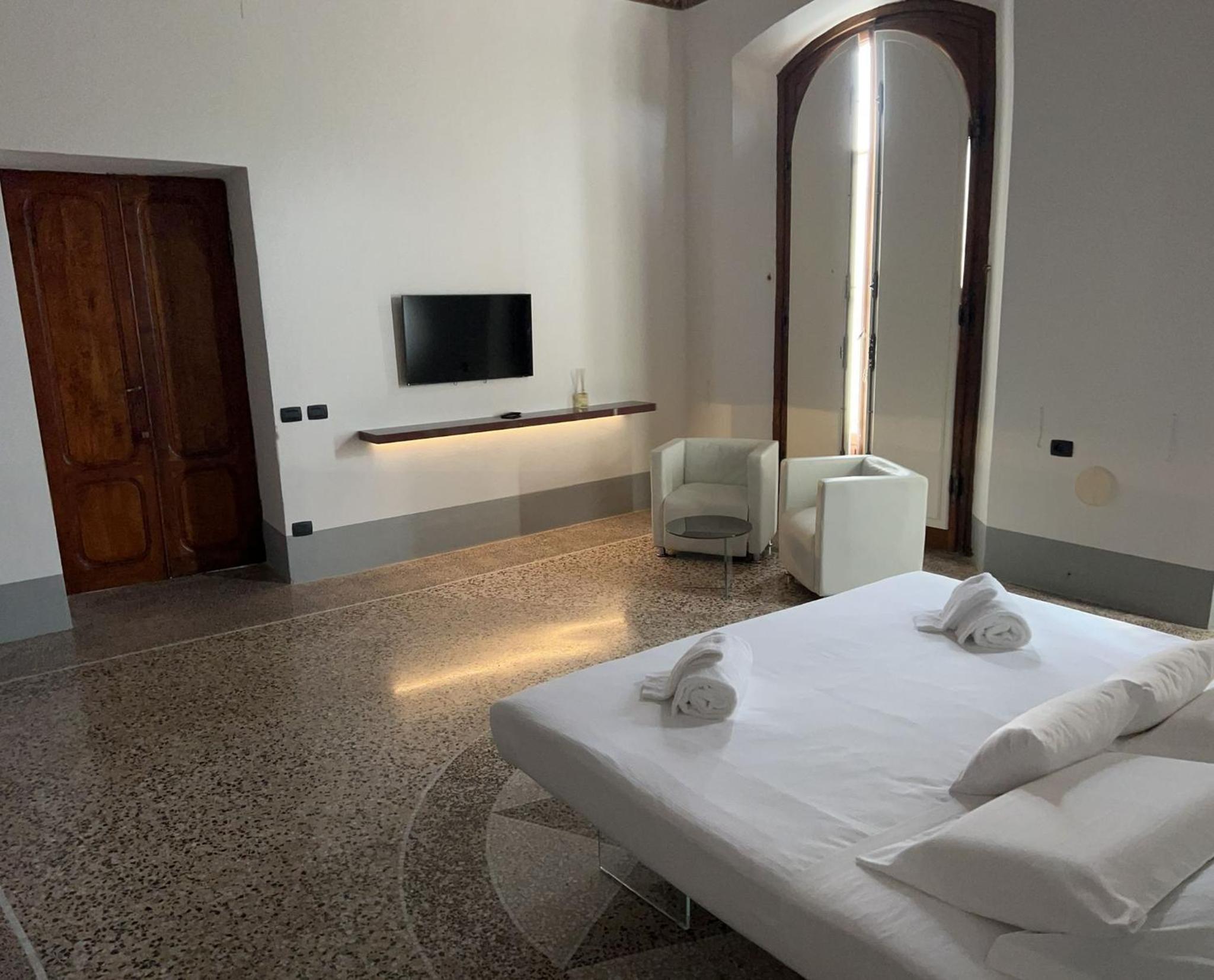 Junior Suite with Patio photo 2