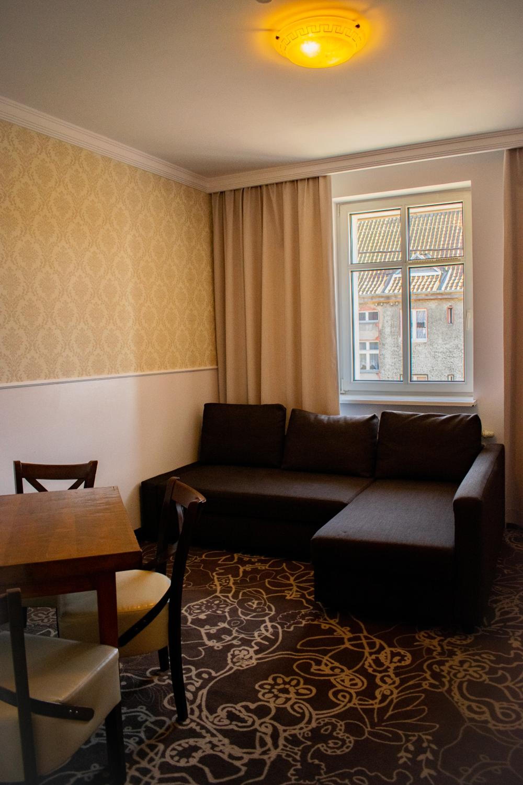Standard Family Room - Photo 19