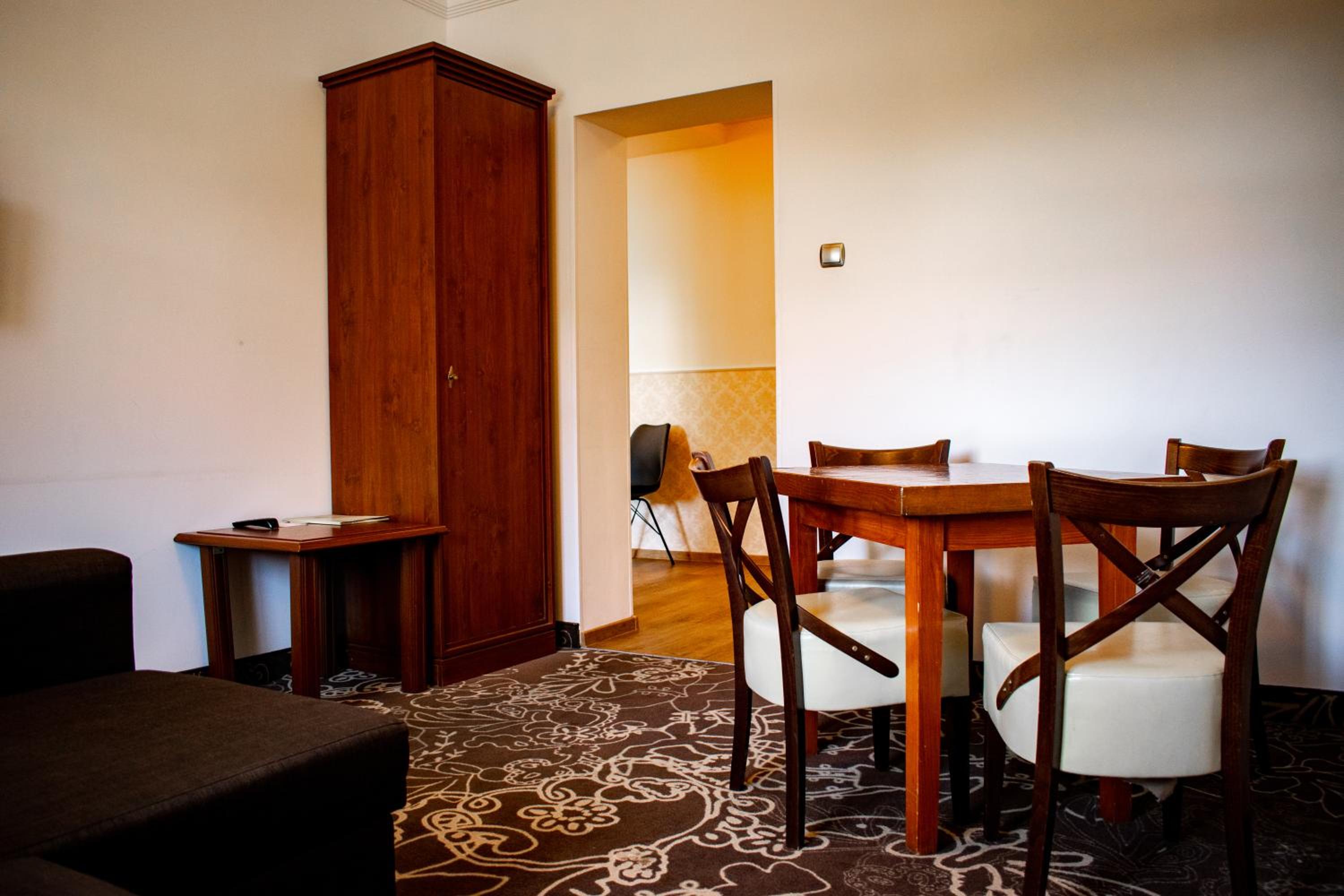 Standard Family Room - Photo 20