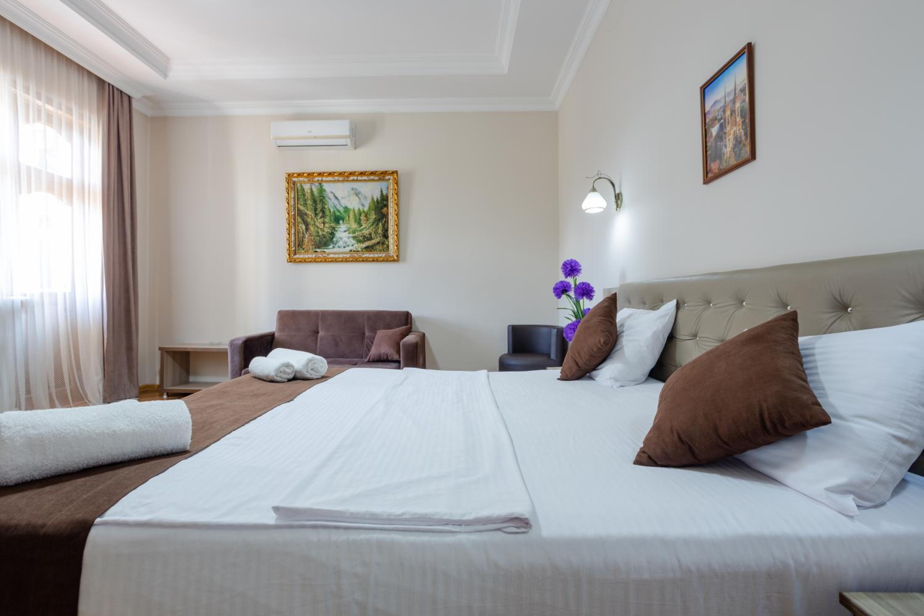 Deluxe Double Room with Balcony photo 1
