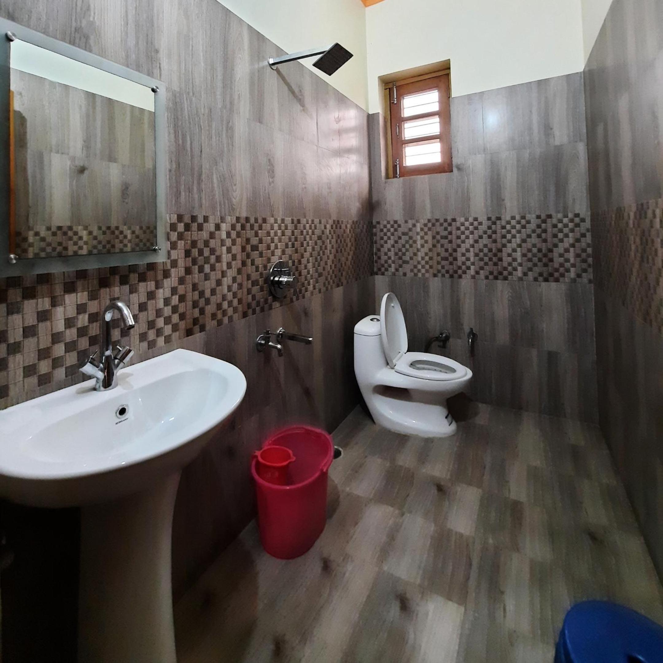Deluxe Double Room with Balcony photo 3
