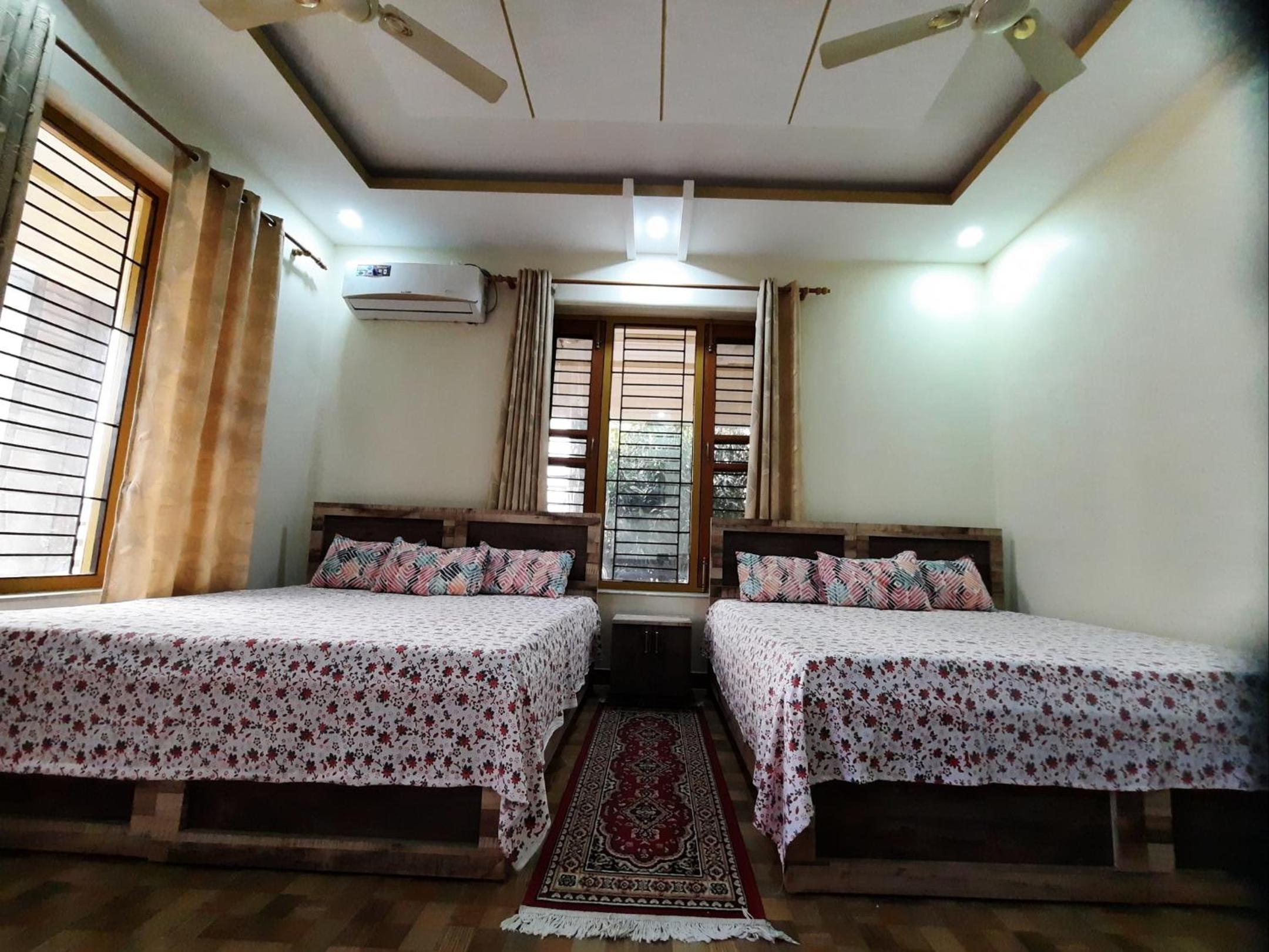 Family Room with Balcony photo 3