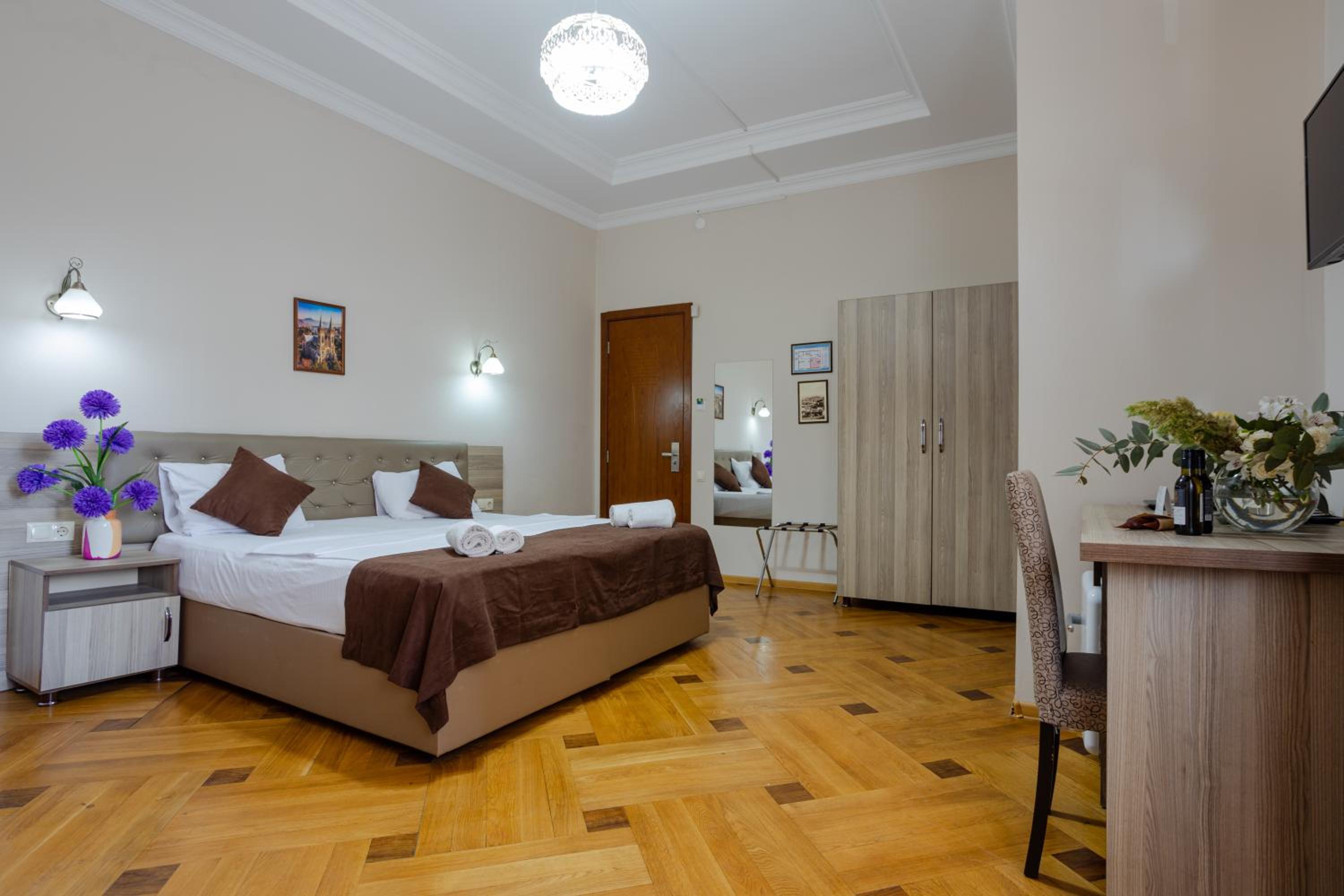 Deluxe Double Room with Balcony photo 2